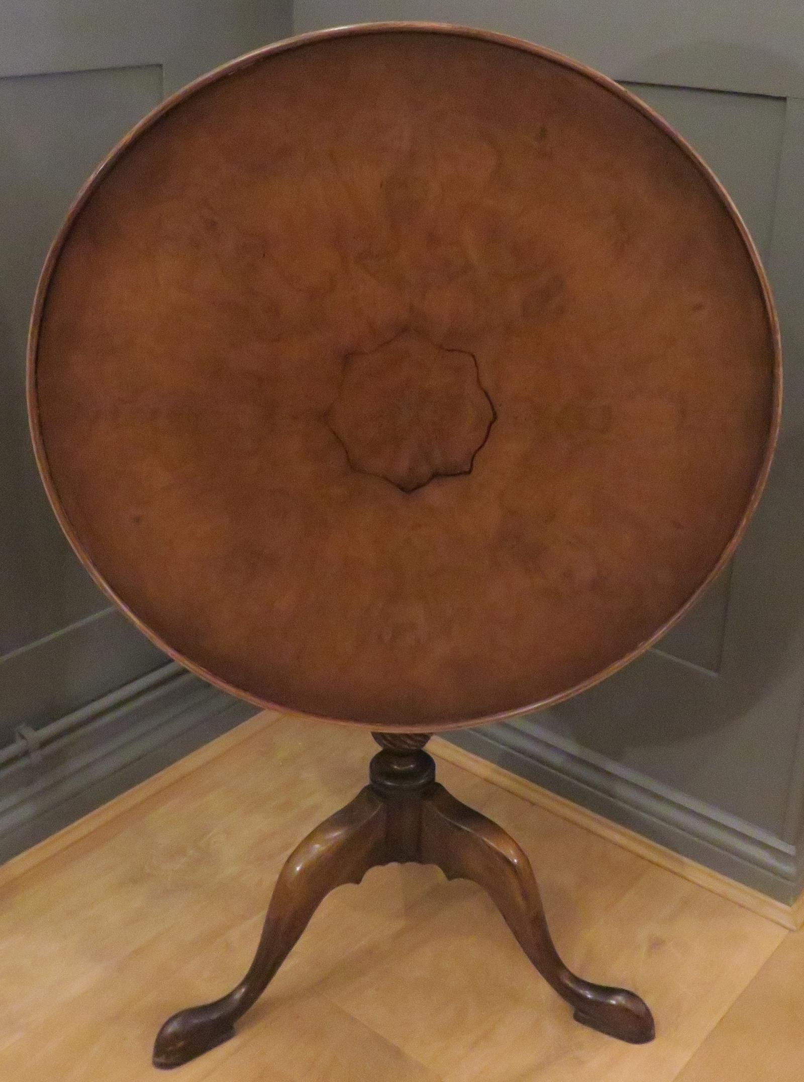 Large George III Style Walnut Tilt Top Side Table, 1 of 2 (1 of 8) Large George III Style Walnut Tilt Top Side Table, 1 of 2 (1 of 8)