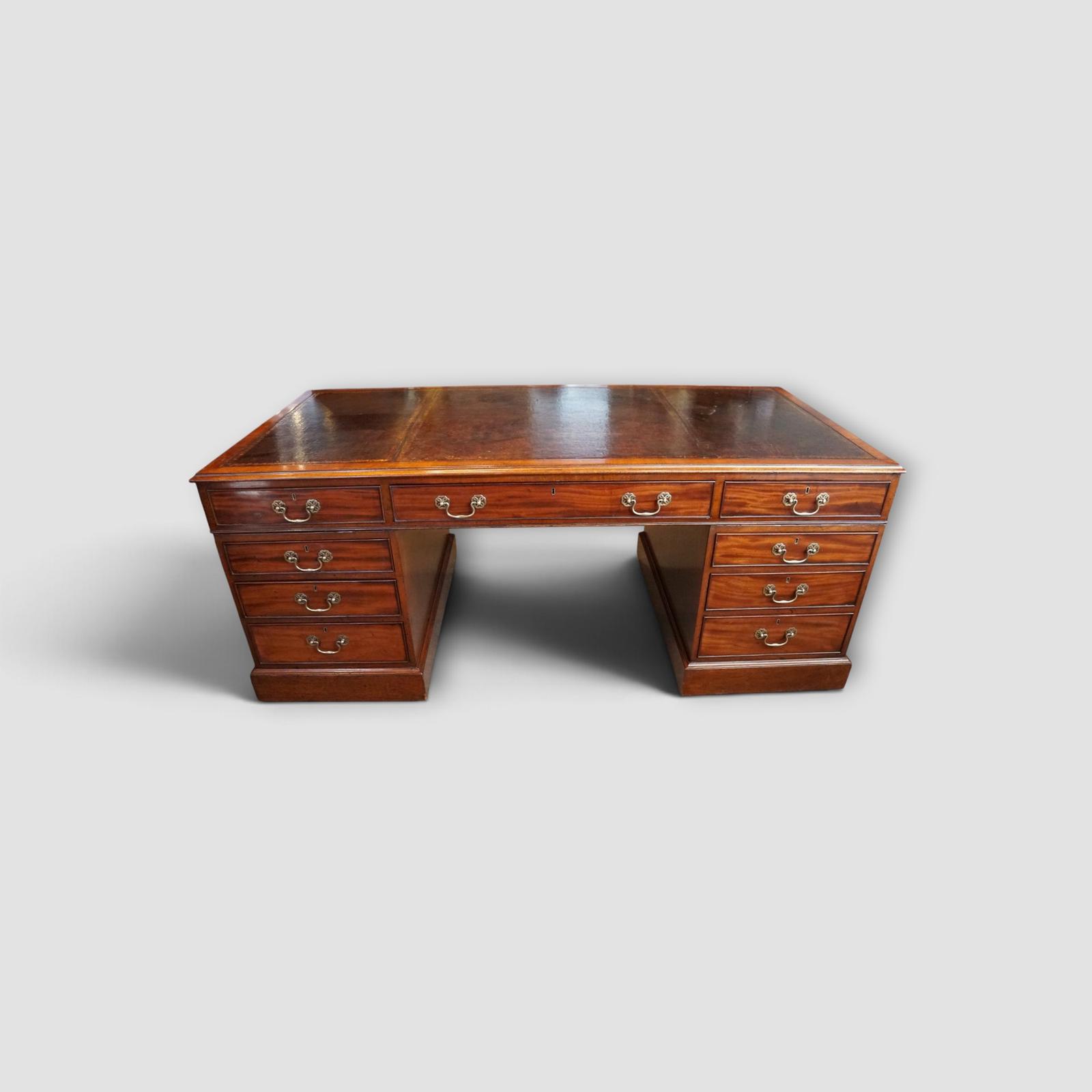 Victorian Mahogany Partners Desk in Georgian Style with Wide Kneehole (1 of 11) Victorian Mahogany Partners Desk in Georgian Style with Wide Kneehole (1 of 11)