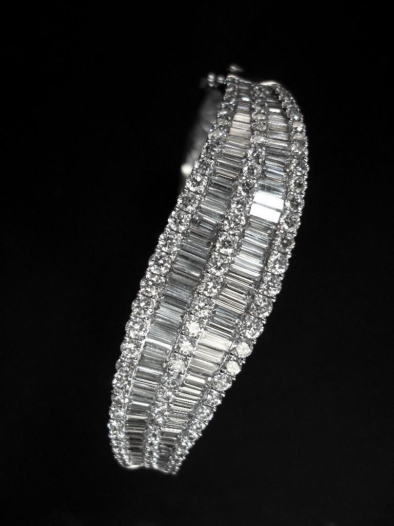 Diamond & Gold Bangle Bracelet.  8.89carats Diamonds (1 of 5)