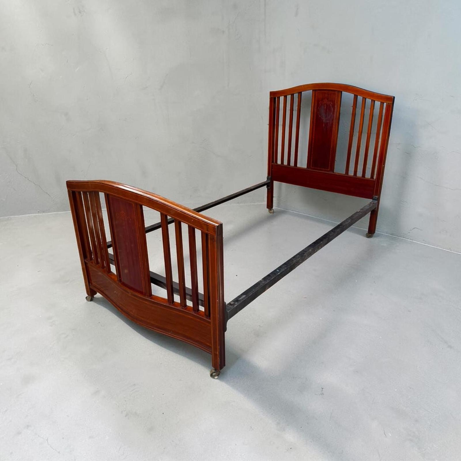 Antique Edwardian Single Bed / Mahogany Frame with Inlay c.1910 (1 of 9) Antique Edwardian Single Bed / Mahogany Frame with Inlay c.1910 (1 of 9)