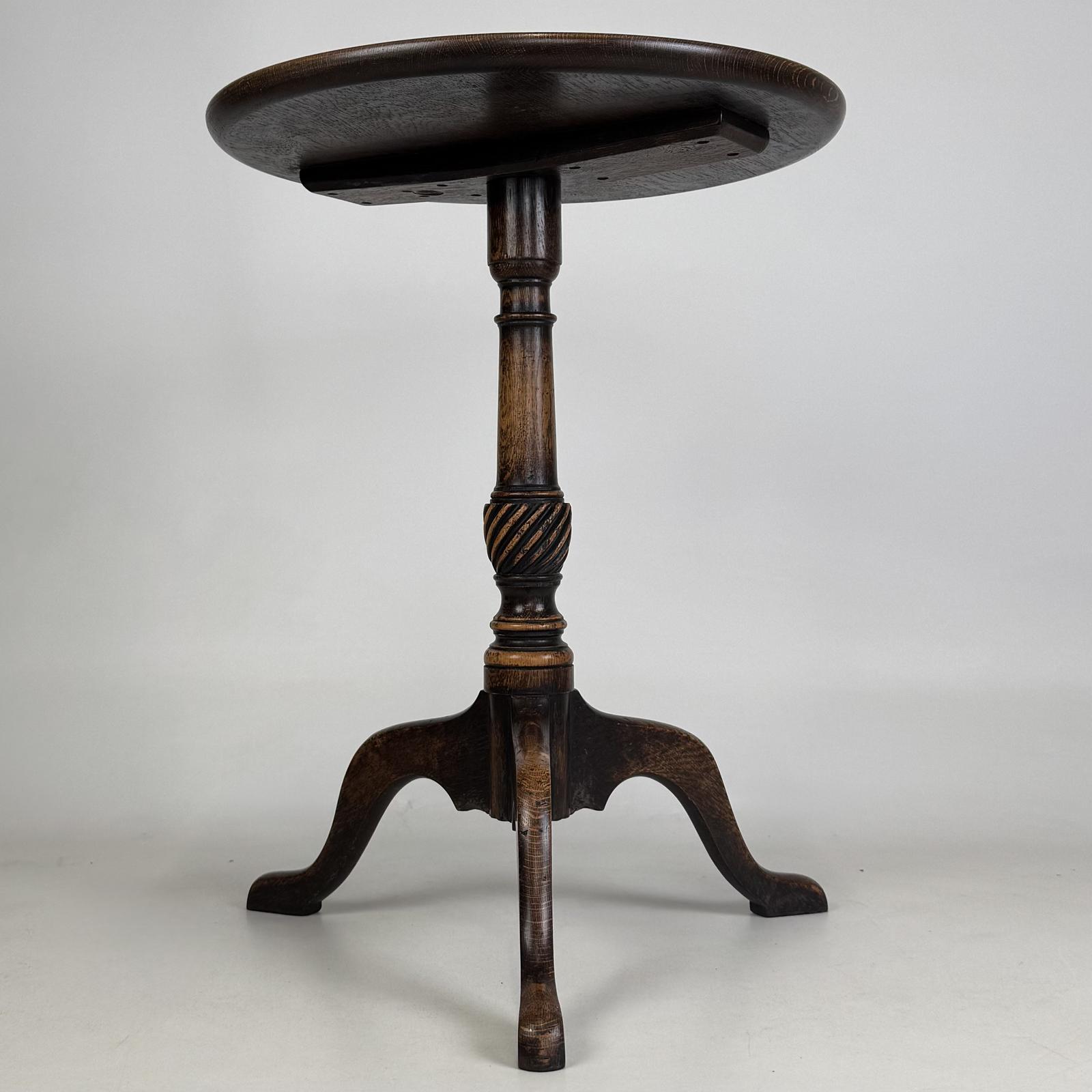 Antique 19th Century Fine Quality Victorian Side Table In Oak (1 of 5) Antique 19th Century Fine Quality Victorian Side Table In Oak (1 of 5)