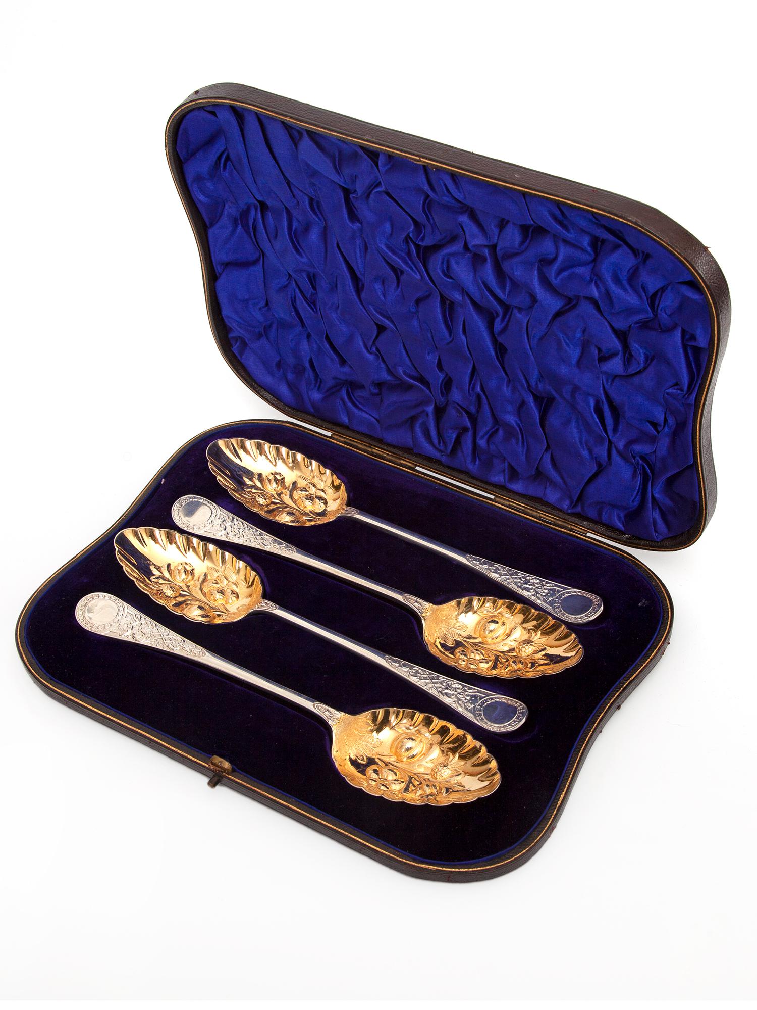 Boxed Set of Four Good Quality Edwardian Venetian Pattern Silver Berry Spoons (1 of 7) Boxed Set of Four Good Quality Edwardian Venetian Pattern Silver Berry Spoons (1 of 7)
