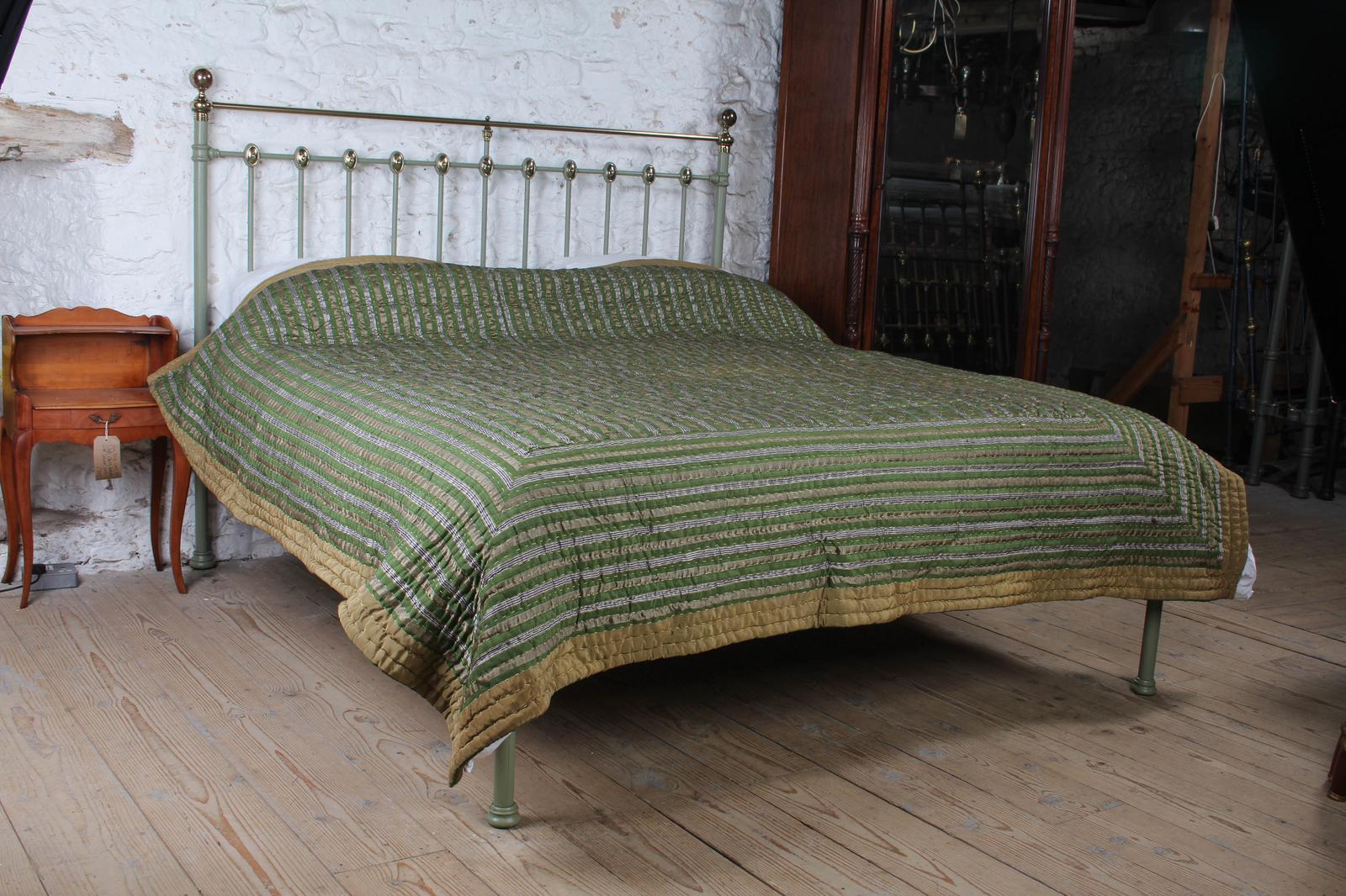 Incredibly Attractive Iron and Brass Super King Low End Bed (1 of 8) Incredibly Attractive Iron and Brass Super King Low End Bed (1 of 8)