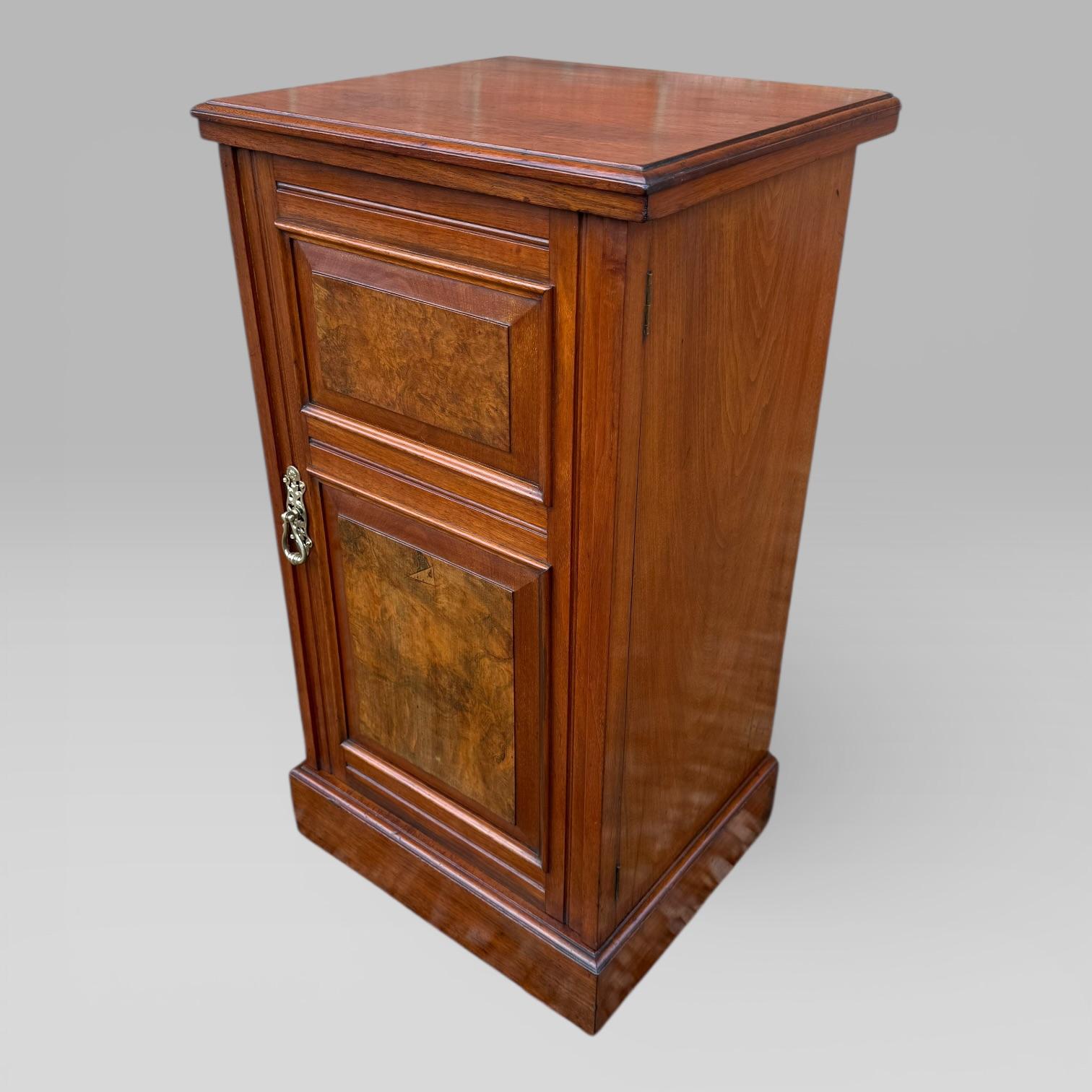 Antique Late Victorian Walnut Bedside Cabinet / Pot Cupboard by Trapnell & Gane (1 of 10) Antique Late Victorian Walnut Bedside Cabinet / Pot Cupboard by Trapnell & Gane (1 of 10)
