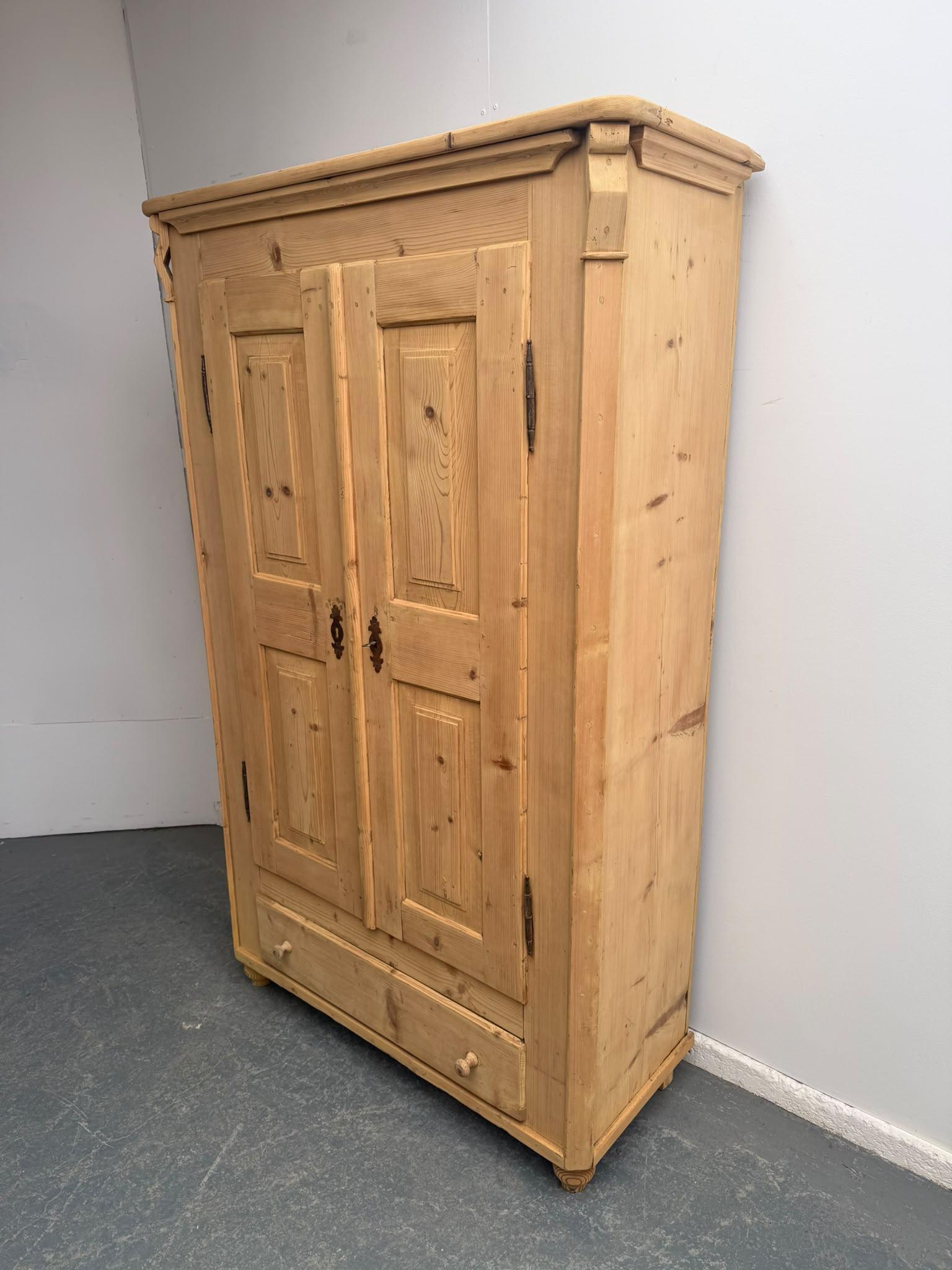 Lovely Georgian Antique Pine 1 Piece Hall / Child's Wardrobe to wax / paint (1 of 13) Lovely Georgian Antique Pine 1 Piece Hall / Child's Wardrobe to wax / paint (1 of 13)