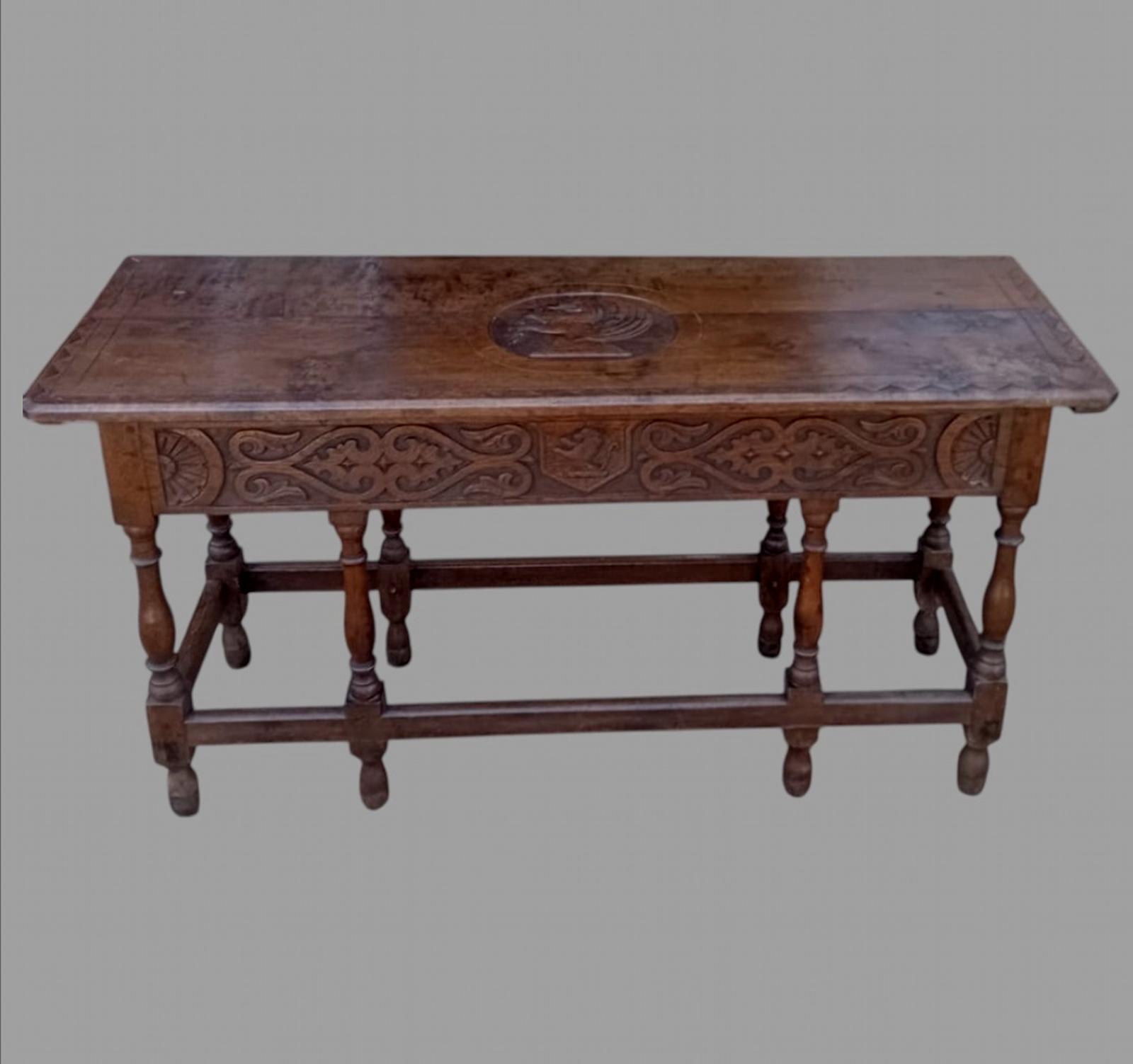 Attractive Carved Oak Hall Table / Side Table (1 of 9) Attractive Carved Oak Hall Table / Side Table (1 of 9)