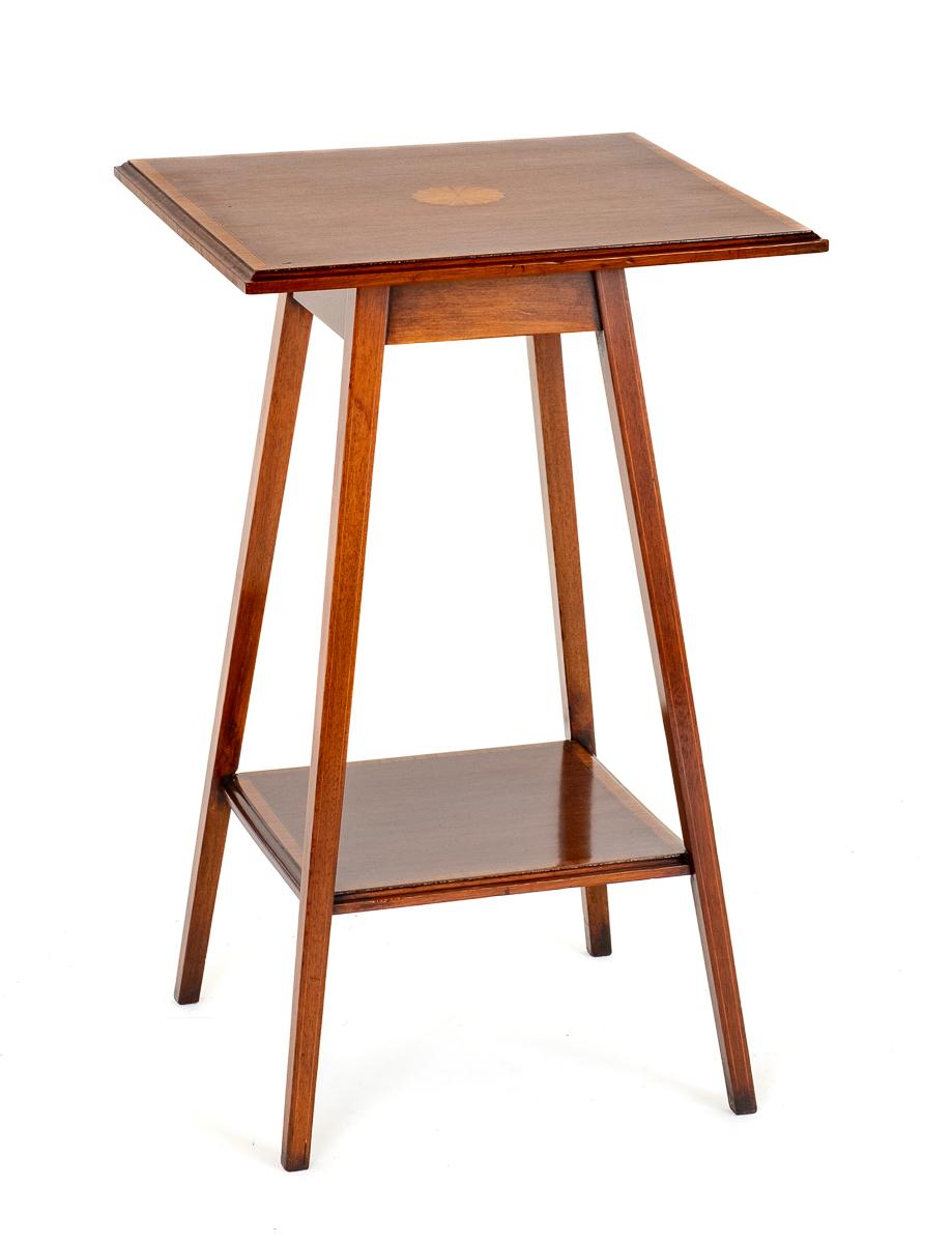 Sheraton Revival Occasional Table (1 of 6)