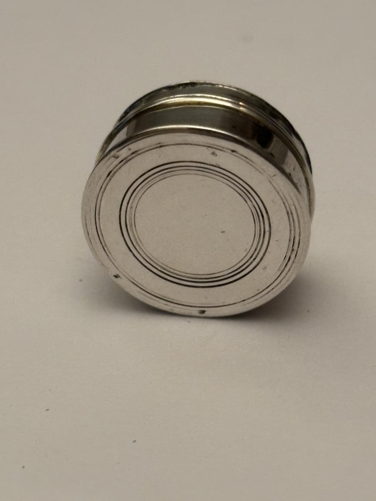 George III Silver Gilt Vinaigrette Small With Lift Off Lid & Grille with Sponge (1 of 7) George III Silver Gilt Vinaigrette Small With Lift Off Lid & Grille with Sponge (1 of 7)