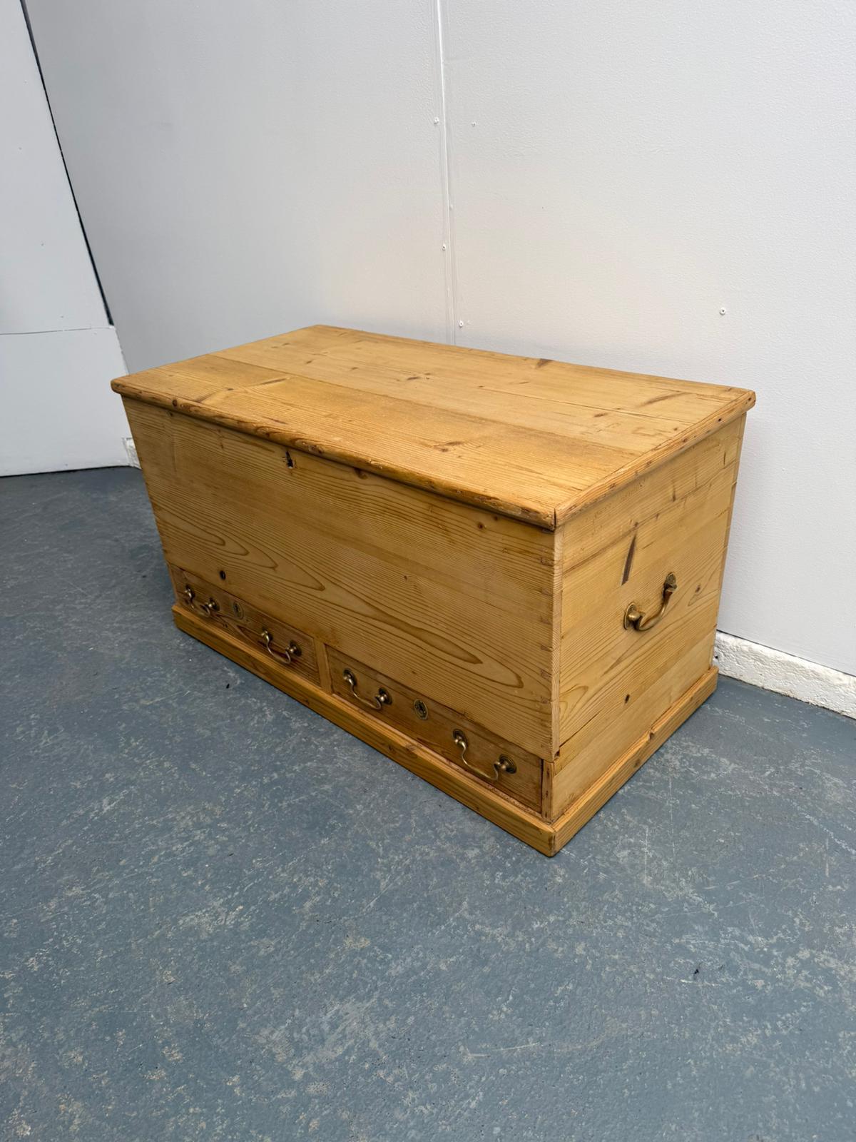 Quality Georgian Antique Pine 2 Drawer Mule Chest / Box / TV Stand (1 of 9) Quality Georgian Antique Pine 2 Drawer Mule Chest / Box / TV Stand (1 of 9)