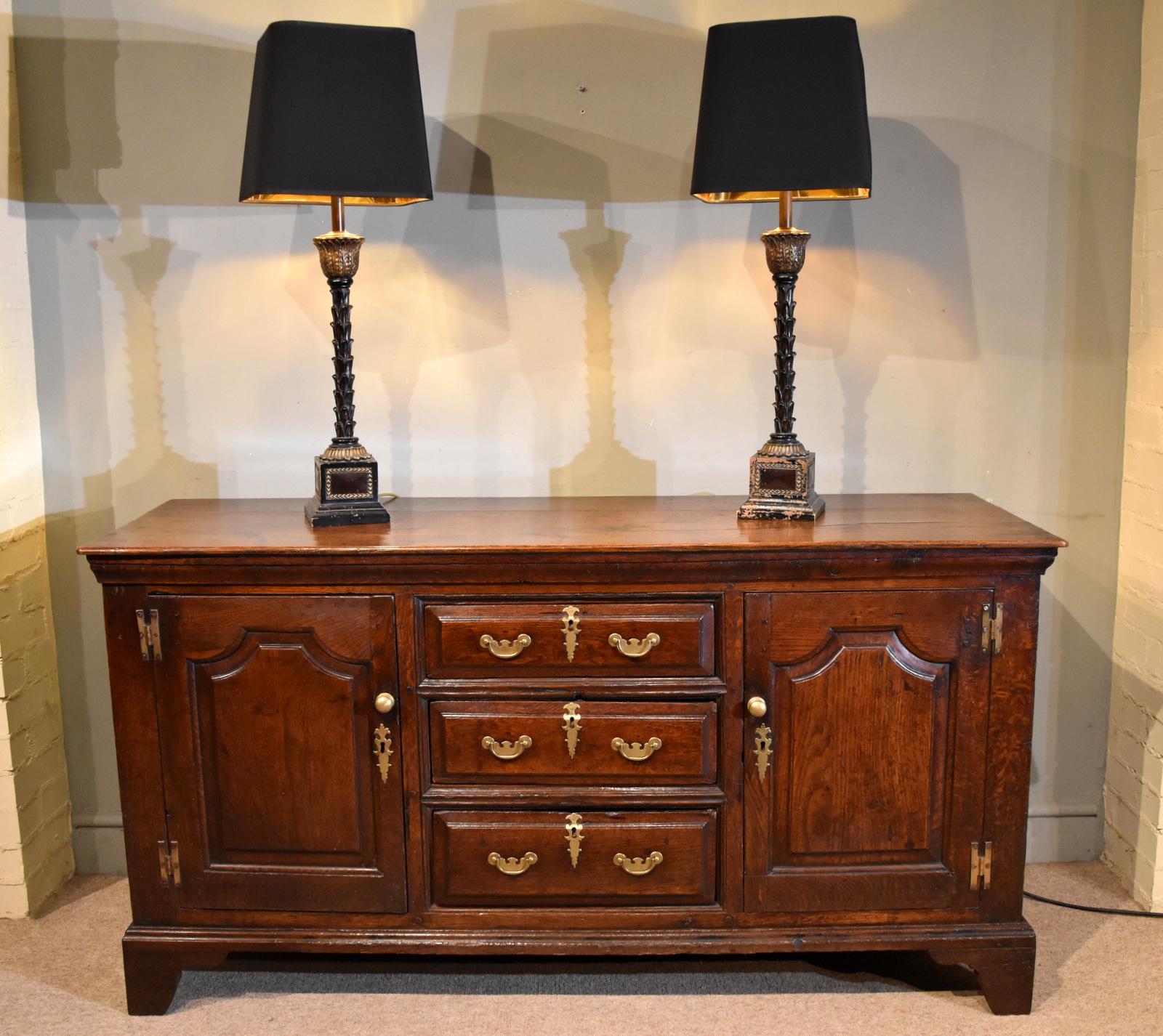 Early 18th Century Oak Dresser (1 of 9) Early 18th Century Oak Dresser (1 of 9)