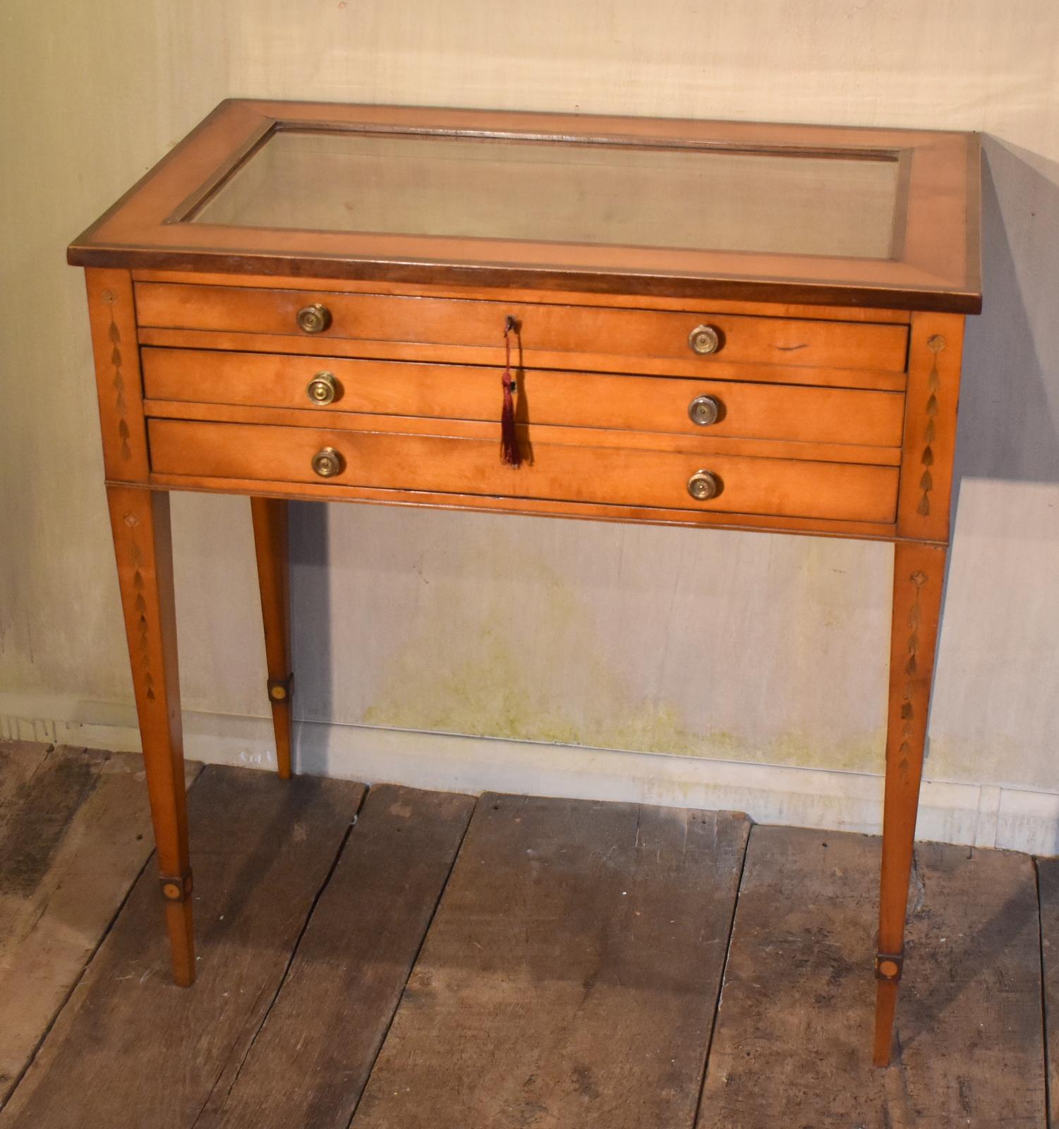 Late Georgian Satinwood Bijouterie Table (1 of 13) Late Georgian Satinwood Bijouterie Table (1 of 13)