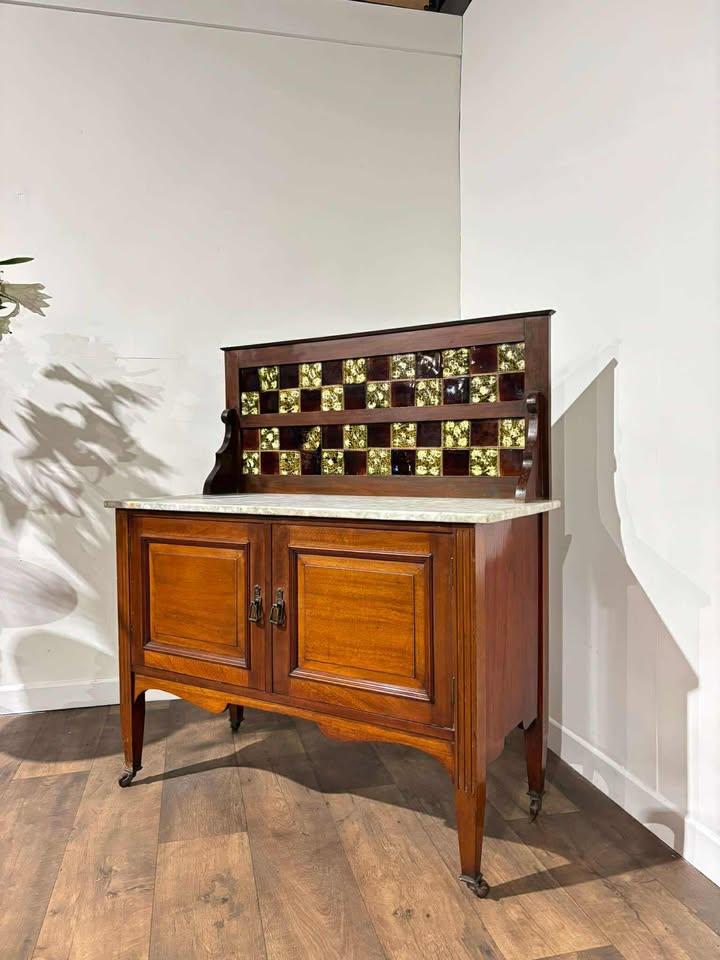 Edwardian Mahogany Marble Top Washstand (1 of 18)