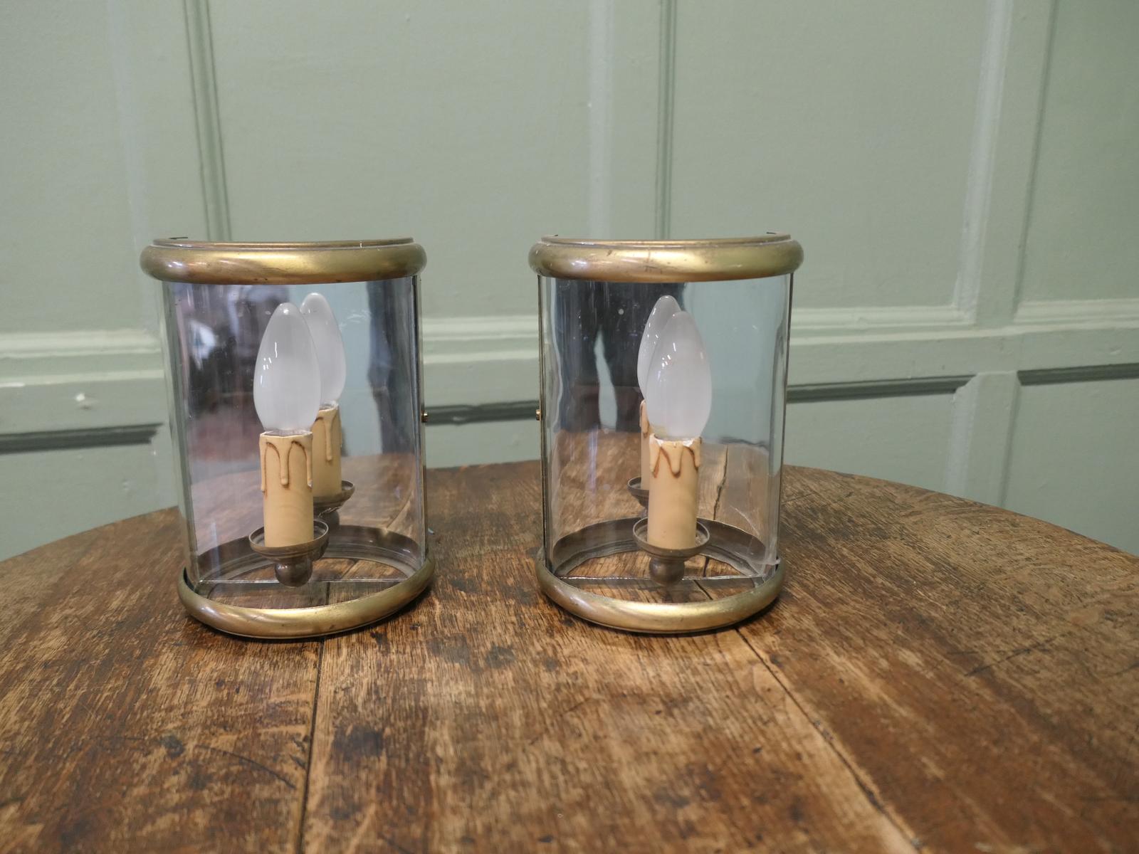 A Pair of Small French Brass Convex Wall Lanterns (1 of 6) A Pair of Small French Brass Convex Wall Lanterns (1 of 6)