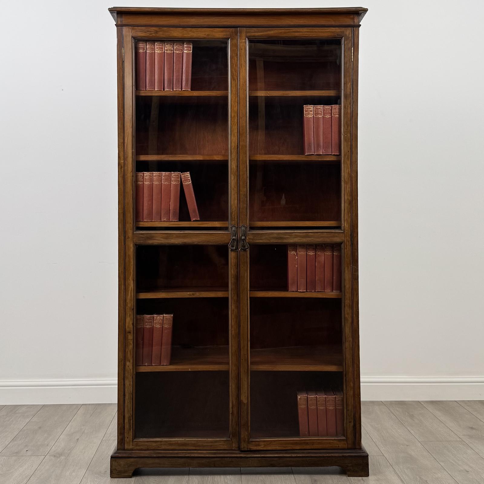 Antique 20th Century Large Display Cabinet in Mahogany (1 of 11) Antique 20th Century Large Display Cabinet in Mahogany (1 of 11)