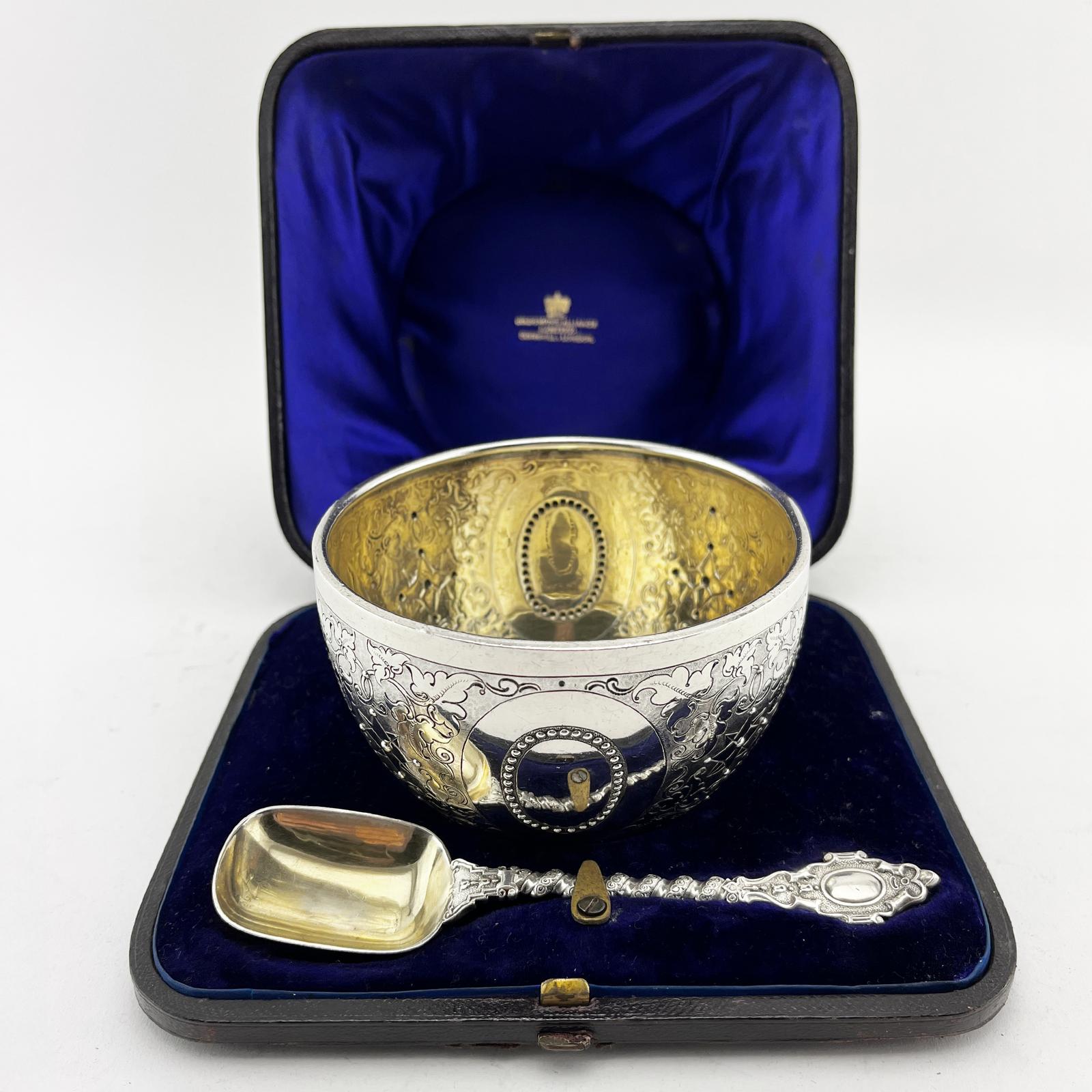 Beautiful Boxed Victorian Sterling Silver Christening Set (1 of 10)