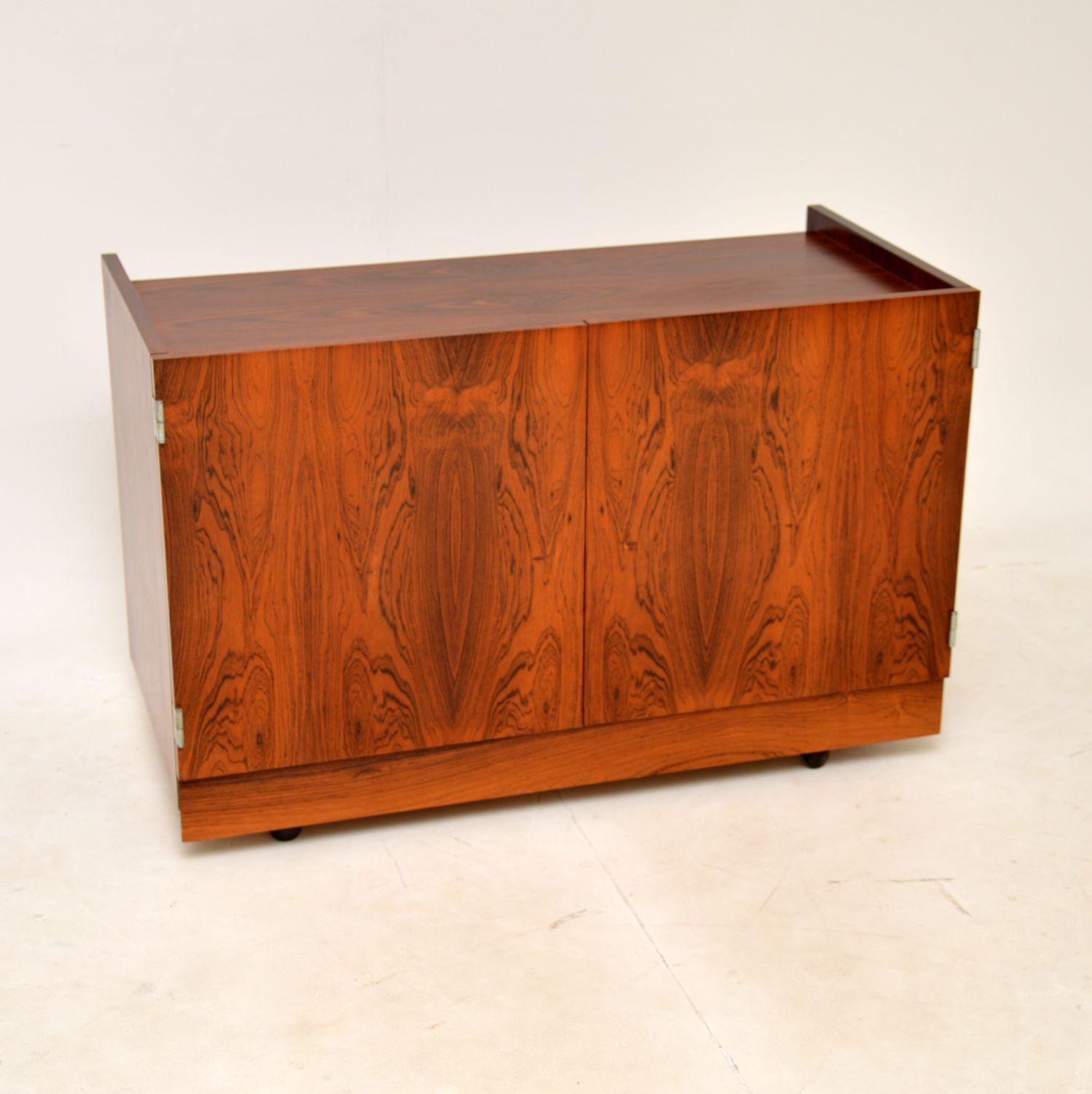 1960s Vintage Rosewood Cabinet by Robert Heritage for Archie Shine (1 of 11) 1960s Vintage Rosewood Cabinet by Robert Heritage for Archie Shine (1 of 11)