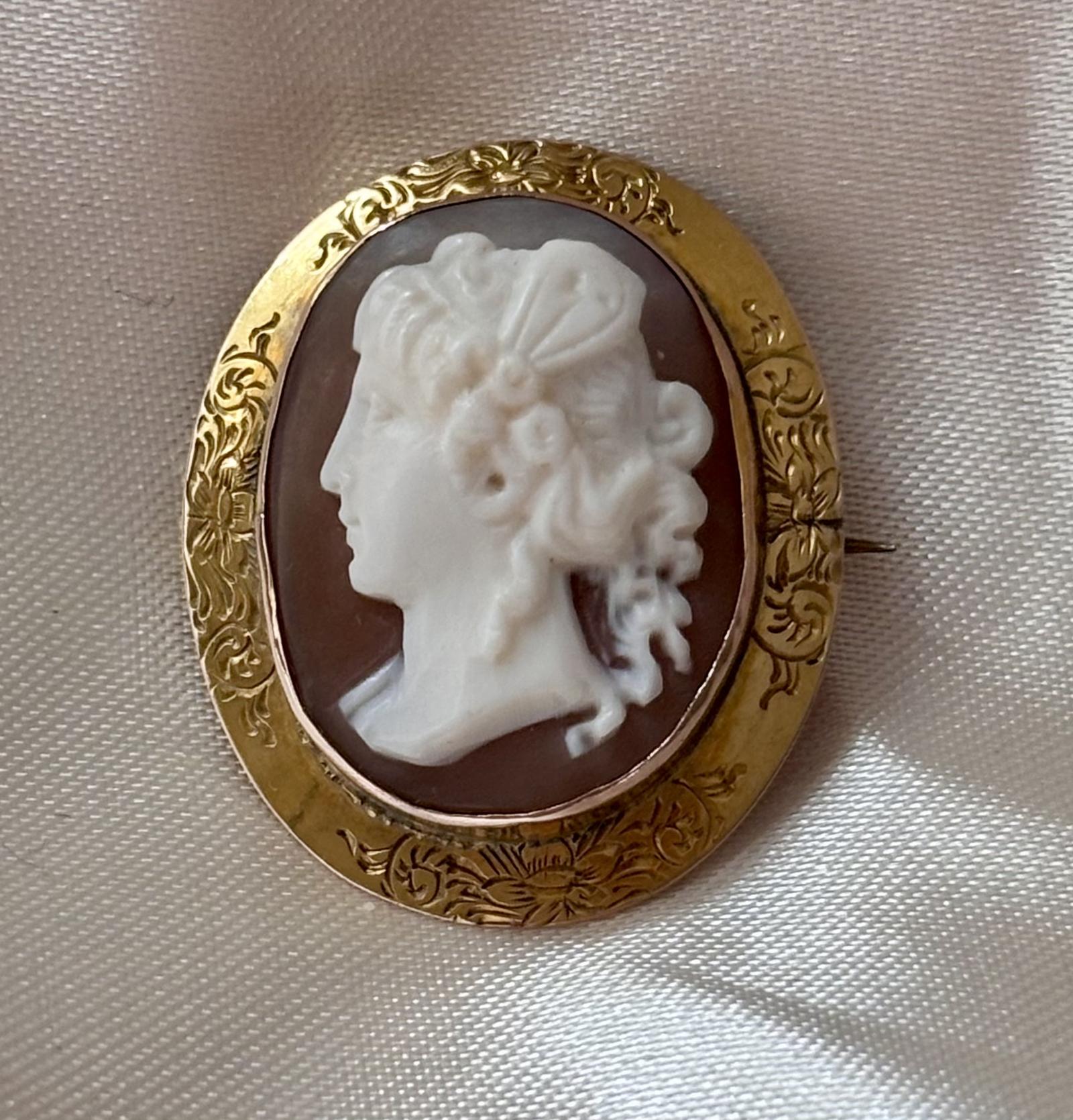 Small 9ct Gold Antique Cameo Brooch (1 of 6) Small 9ct Gold Antique Cameo Brooch (1 of 6)