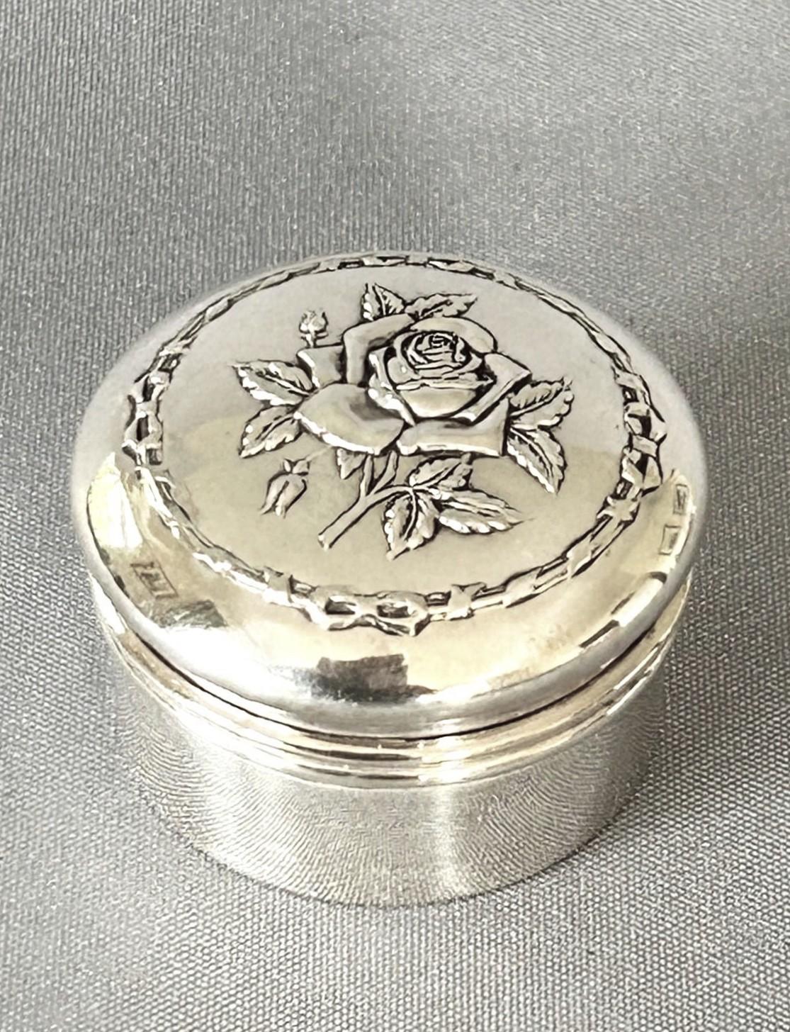 George V Large Silver Pill Box (1 of 6)