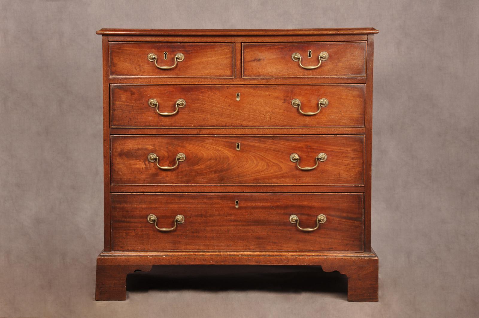 Fine 18th Century Mahogany Chest of Drawers (1 of 17)