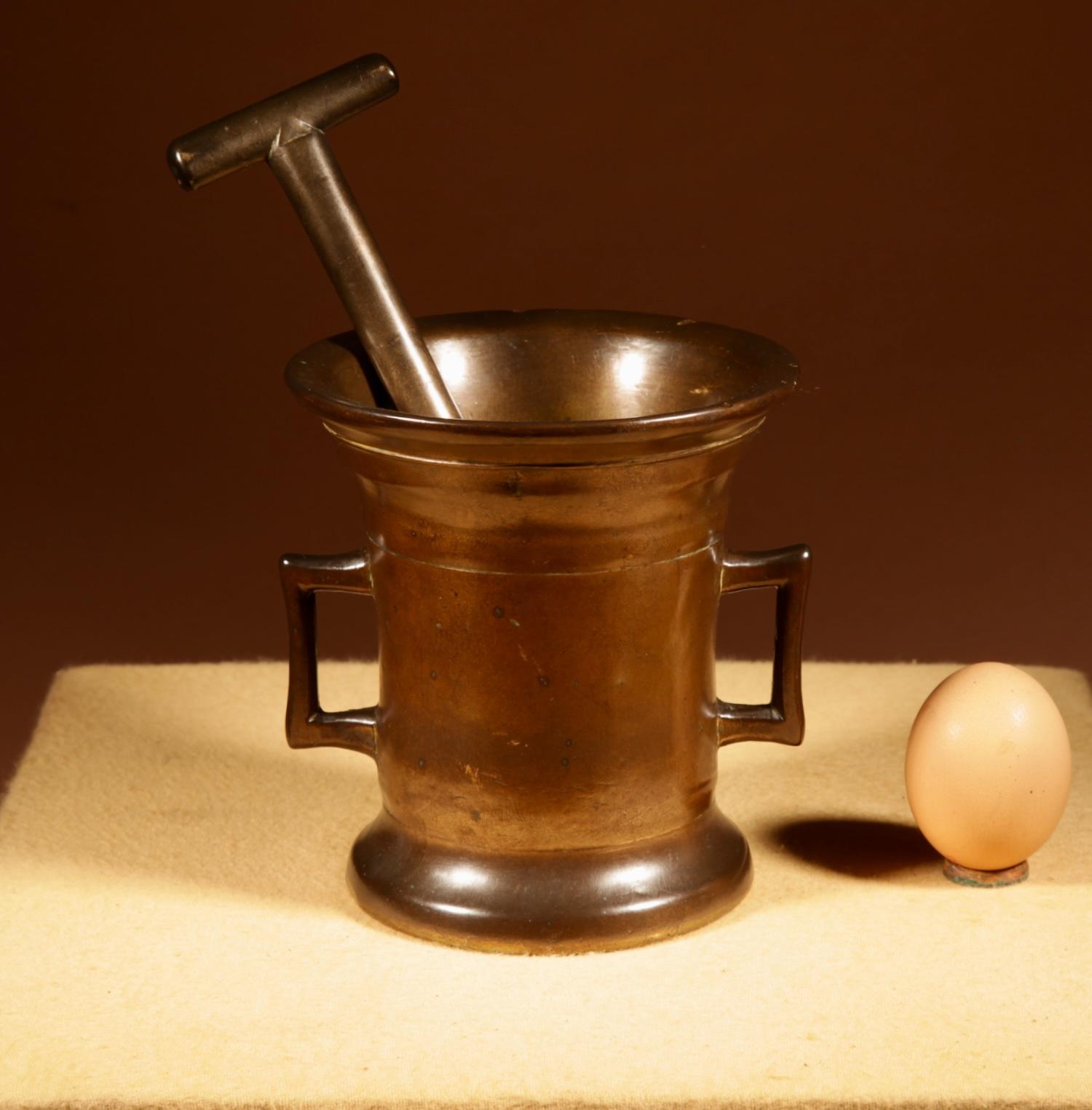 Bronze Mortar with Unusual Pestle c.1700 (1 of 8)