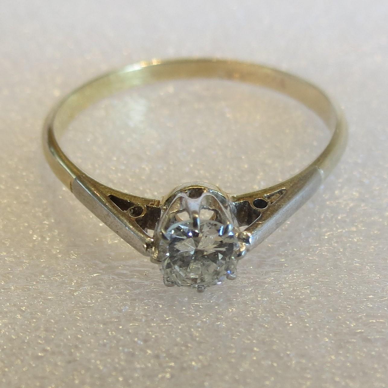 Diamond Solitaire 18ct Gold Ring (1 of 6)