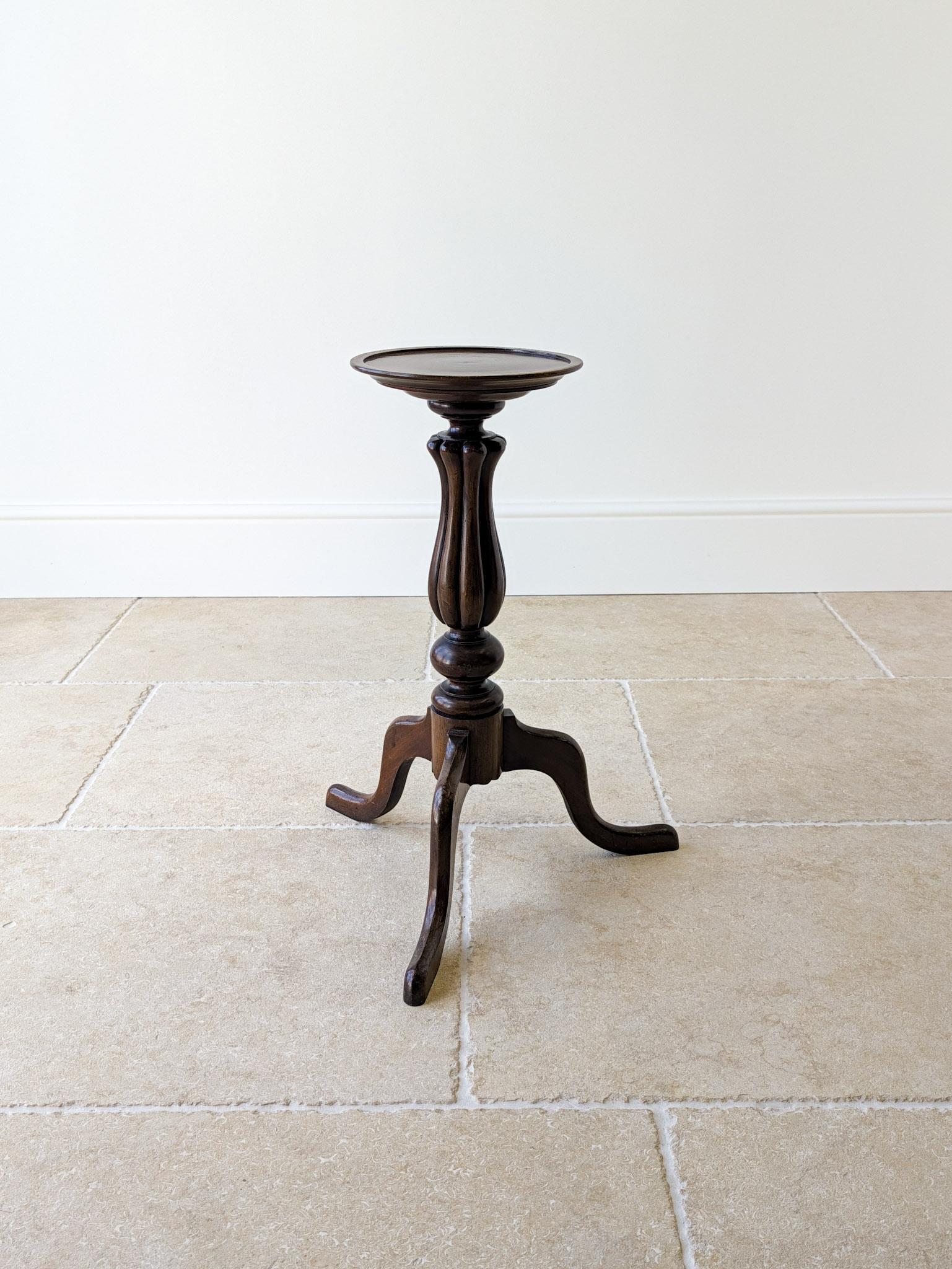 Antique Victorian Mahogany Tripod Candle Stand c.1890 (1 of 16) Antique Victorian Mahogany Tripod Candle Stand c.1890 (1 of 16)