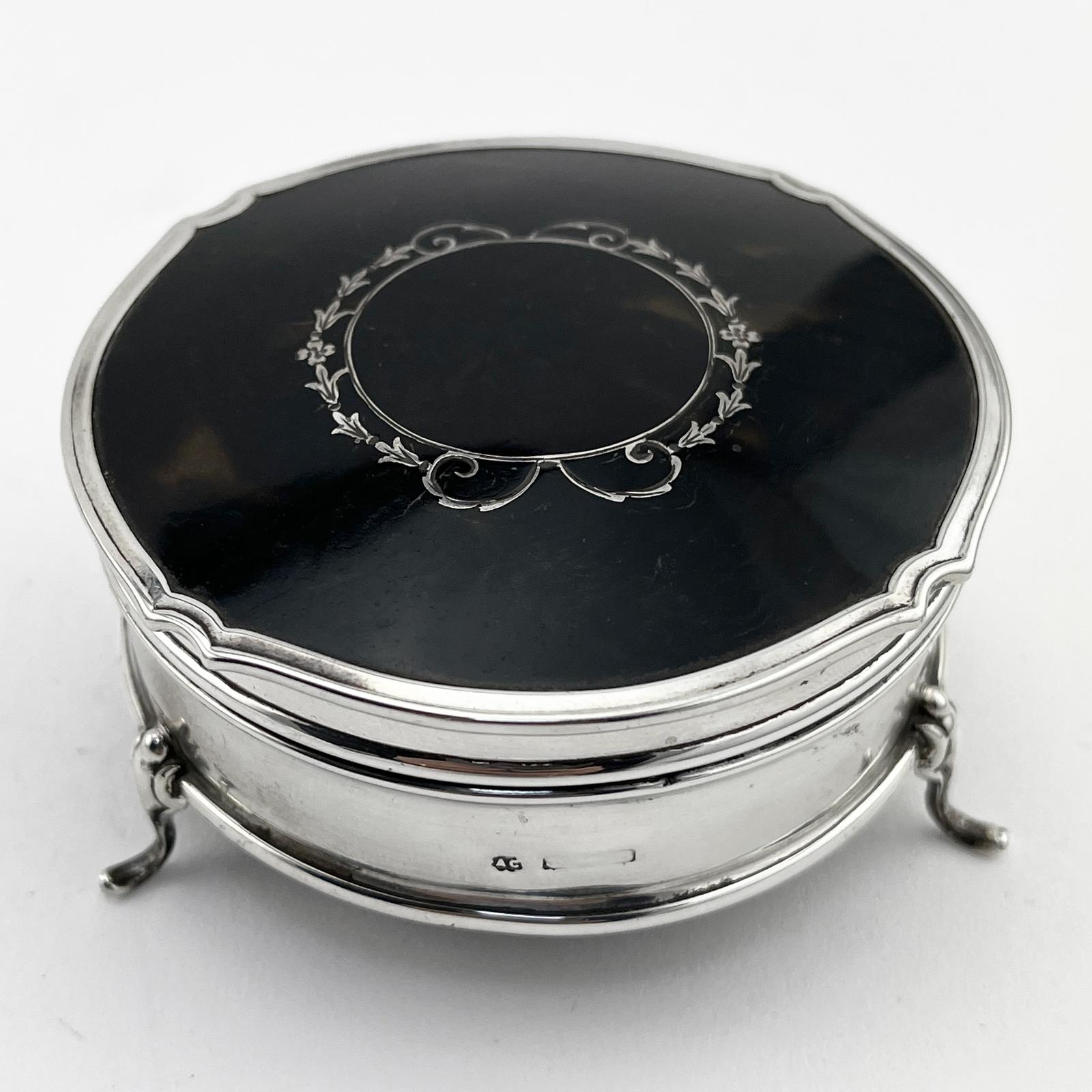 Round Tortoiseshell & Sterling Silver Jewellery / Trinket Box (1 of 7) Round Tortoiseshell & Sterling Silver Jewellery / Trinket Box (1 of 7)