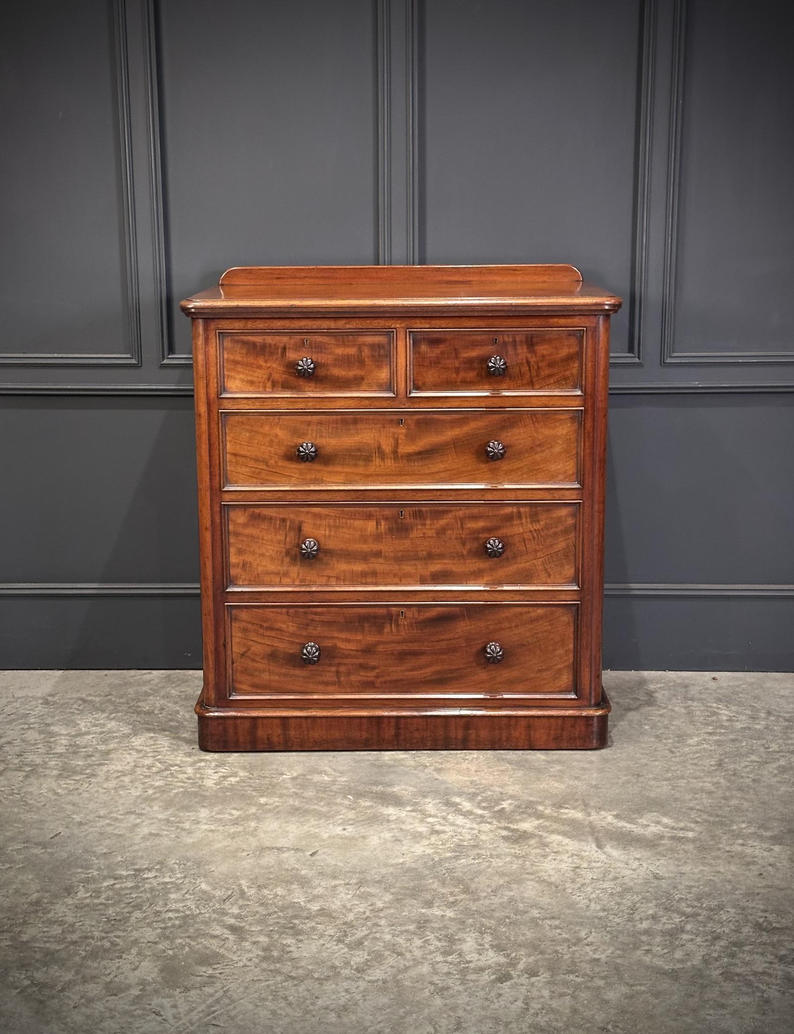 Victorian Mahogany Chest of Drawers (1 of 15) Victorian Mahogany Chest of Drawers (1 of 15)