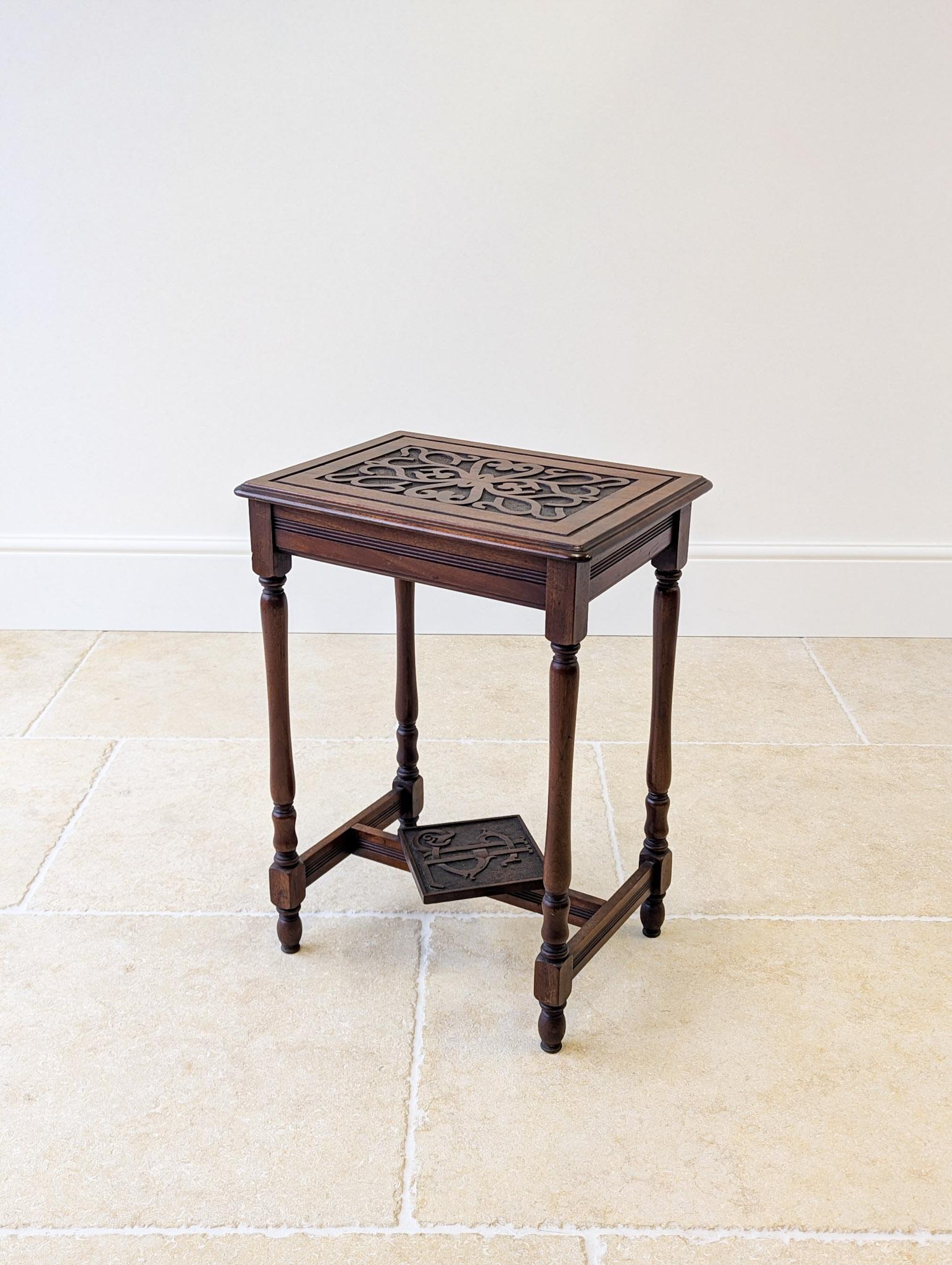 Antique Victorian Walnut Occasional Table c.1890 (1 of 17) Antique Victorian Walnut Occasional Table c.1890 (1 of 17)