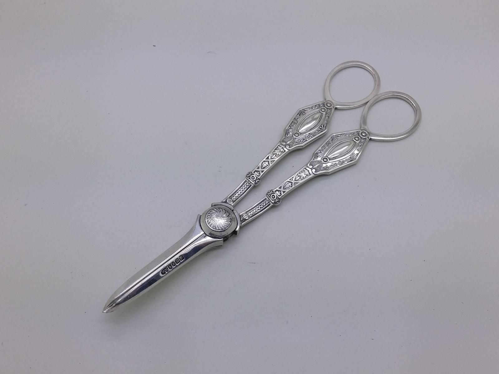 Victorian Silver Plated WM Hutton Grape Scissors c.1880 (1 of 11)