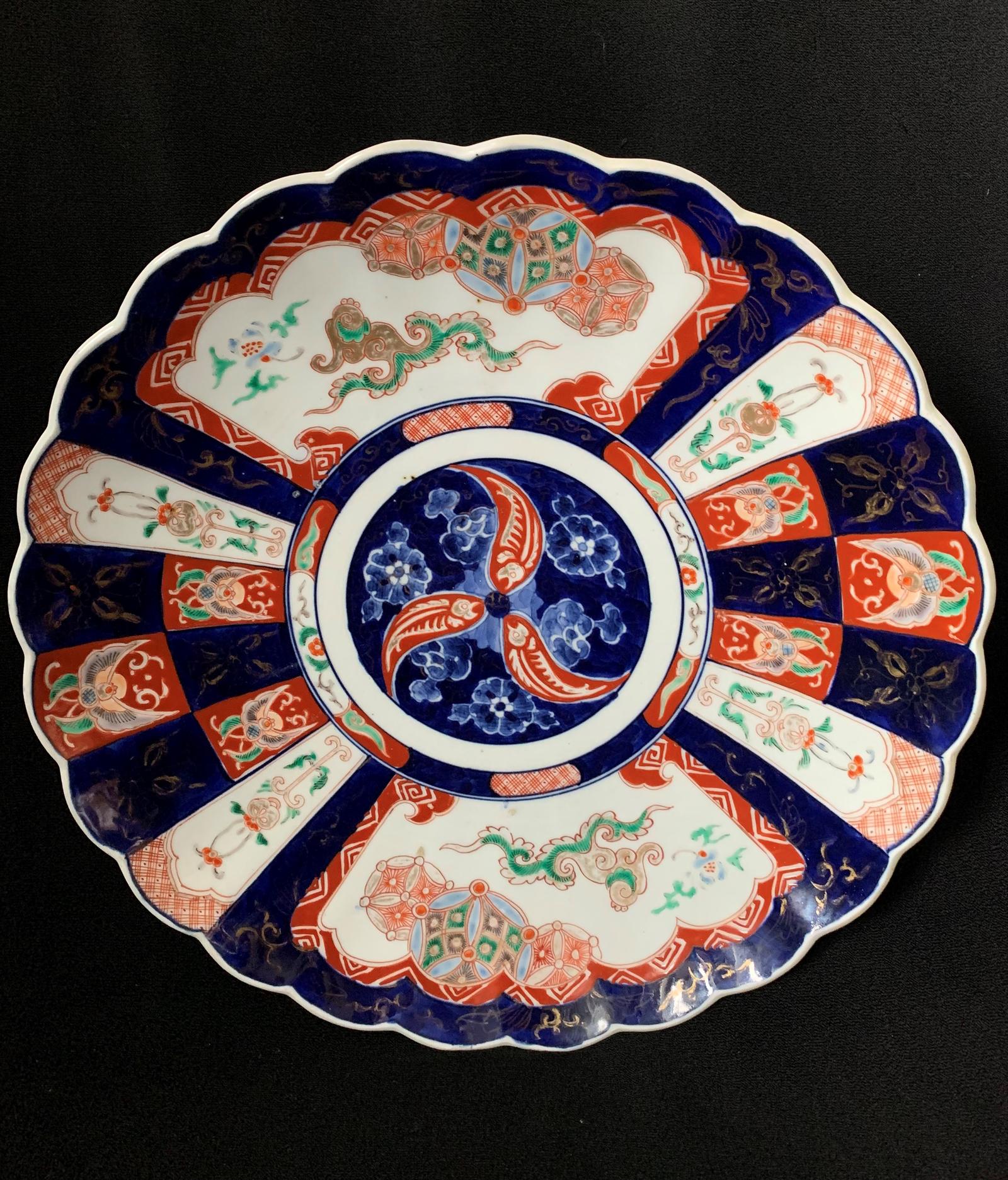 Large Chinese Imari Charger in Traditional Colours c.1750 (1 of 7)