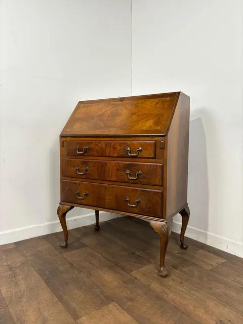 Vintage Queen Anne Style Walnut Bureau (1 of 14) Vintage Queen Anne Style Walnut Bureau (1 of 14)