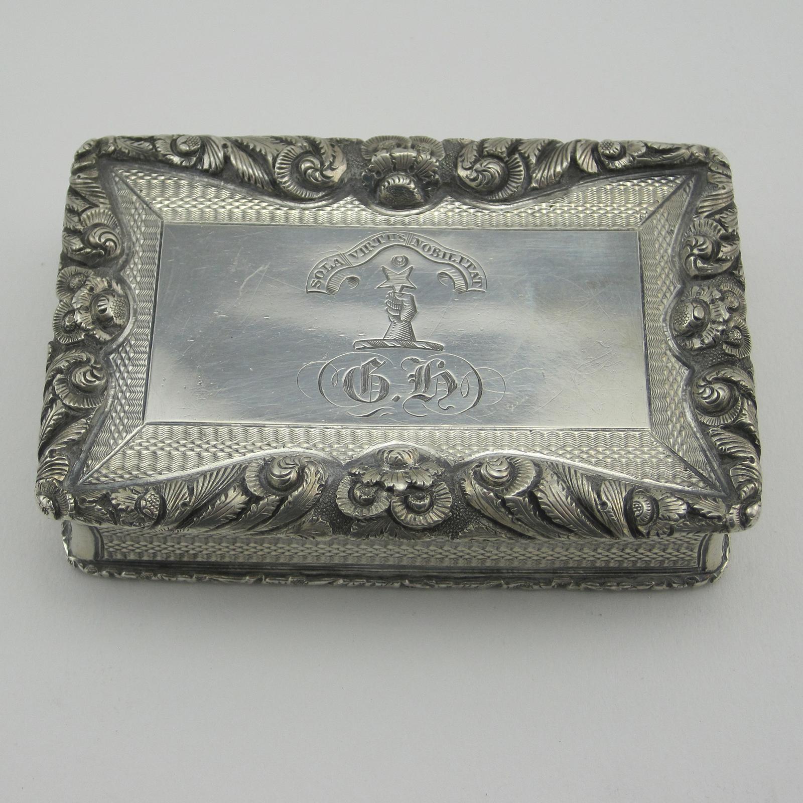 Superb Quality Nathaniel Mills Silver Table Snuff Box (1 of 10)