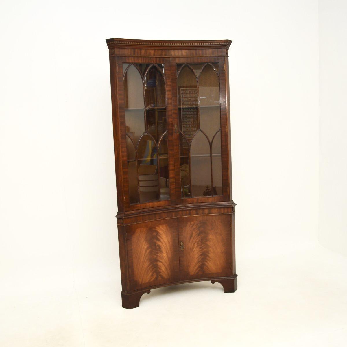 Georgian Style Mahogany Concave Corner Cabinet (1 of 6)