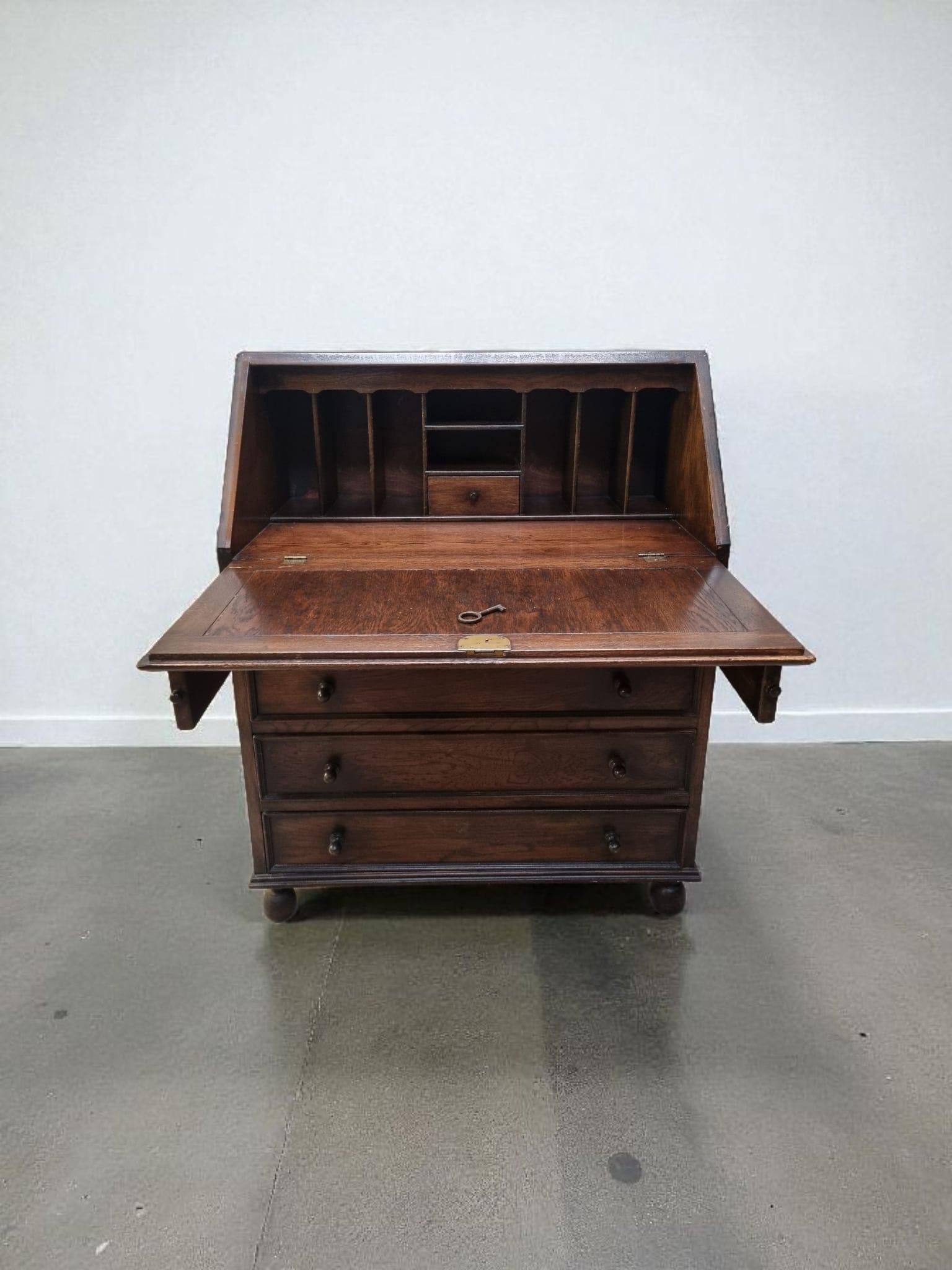Vintage Oak Bureau / Original Key /  1970s (1 of 11)