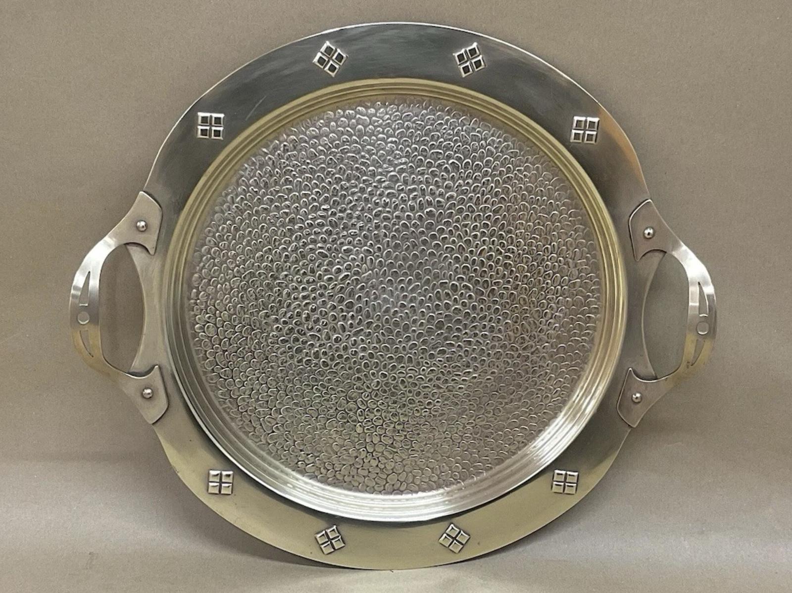 Arts & Crafts Brass Circular Two Handle Tray Antique Victorian c.1890 (1 of 4) Arts & Crafts Brass Circular Two Handle Tray Antique Victorian c.1890 (1 of 4)