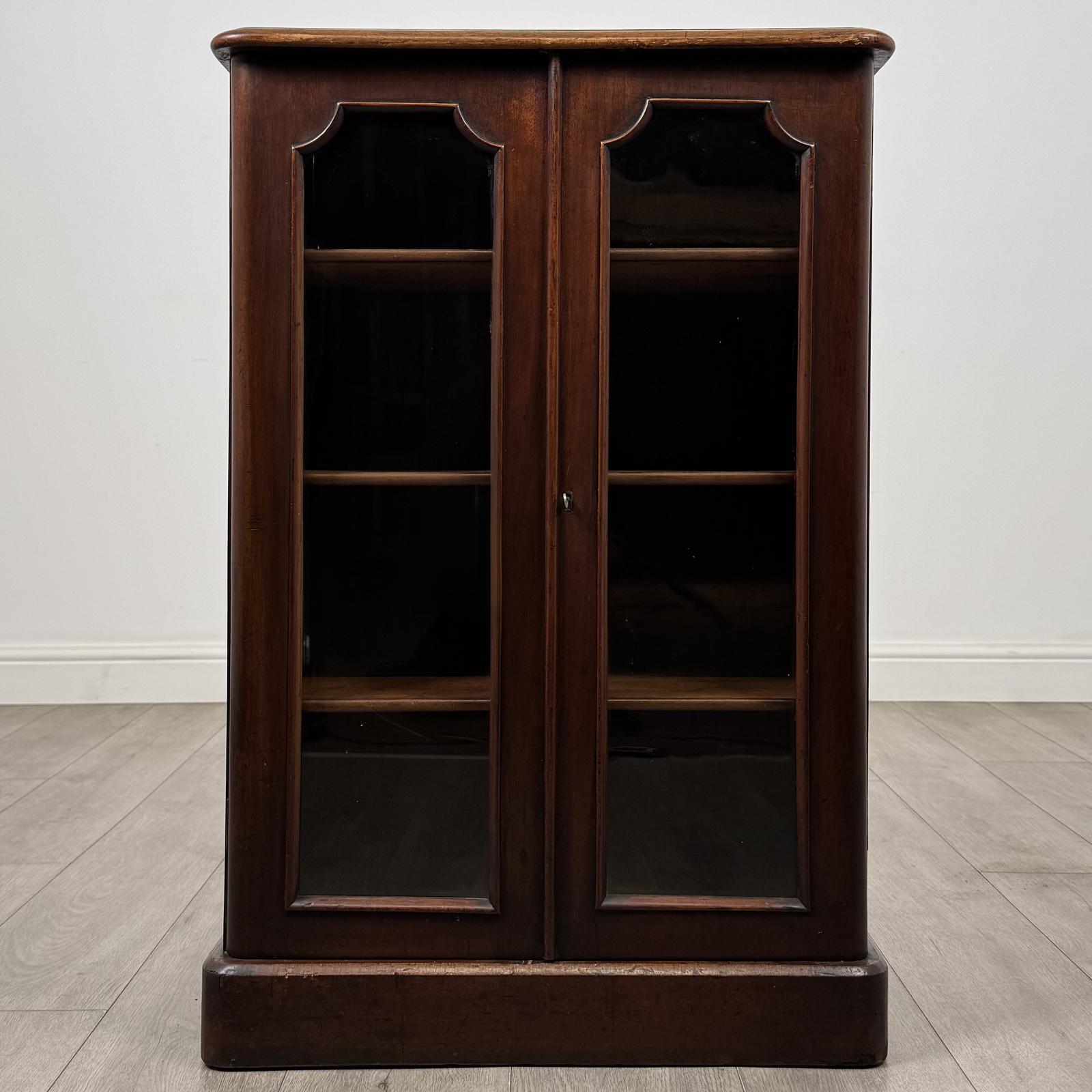 Antique 19th Century Small Victorian Cabinet in Mahogany (1 of 10) Antique 19th Century Small Victorian Cabinet in Mahogany (1 of 10)