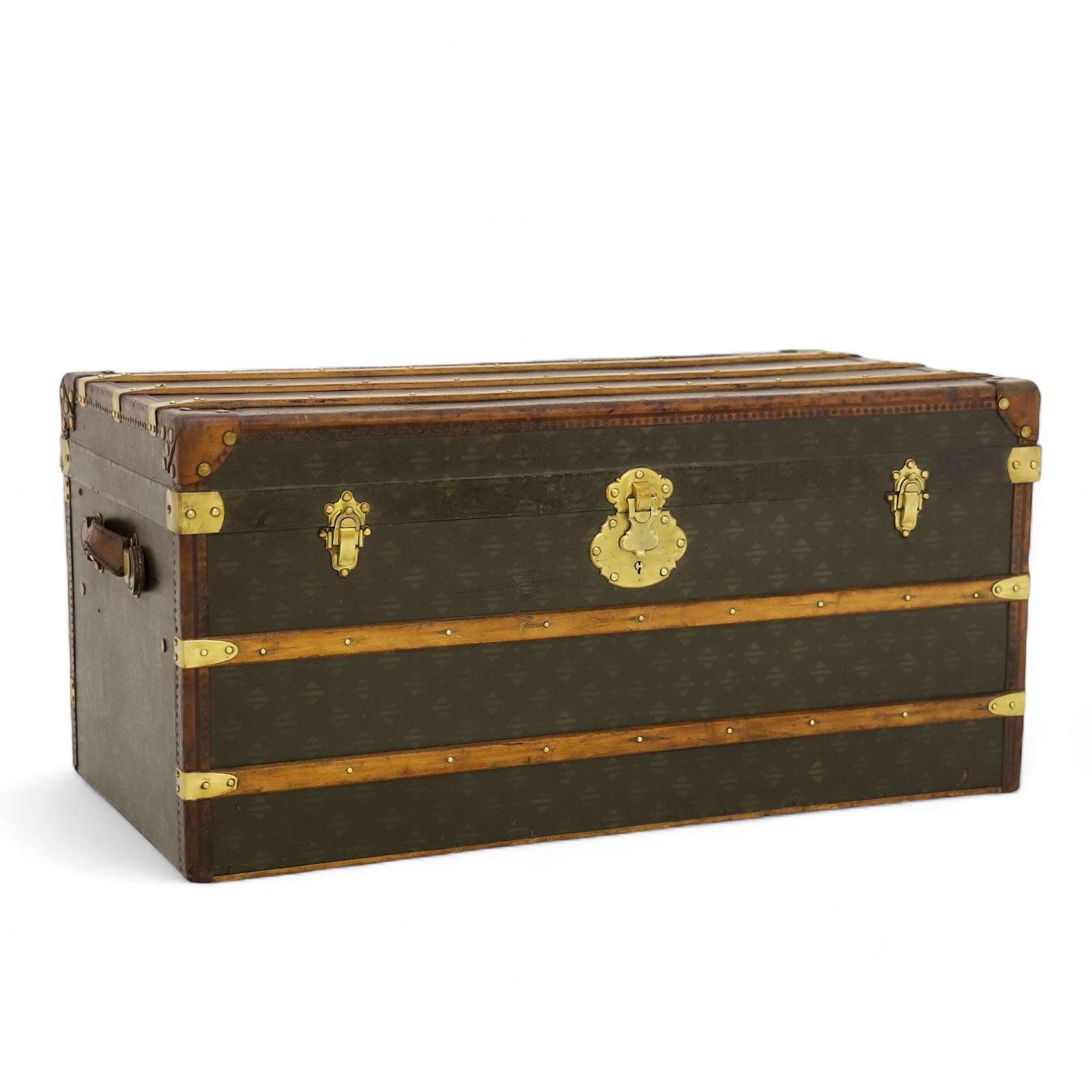 Rare Aux États Unis Monogram Steamer Trunk - A Timeless Travel Companion (1 of 22)