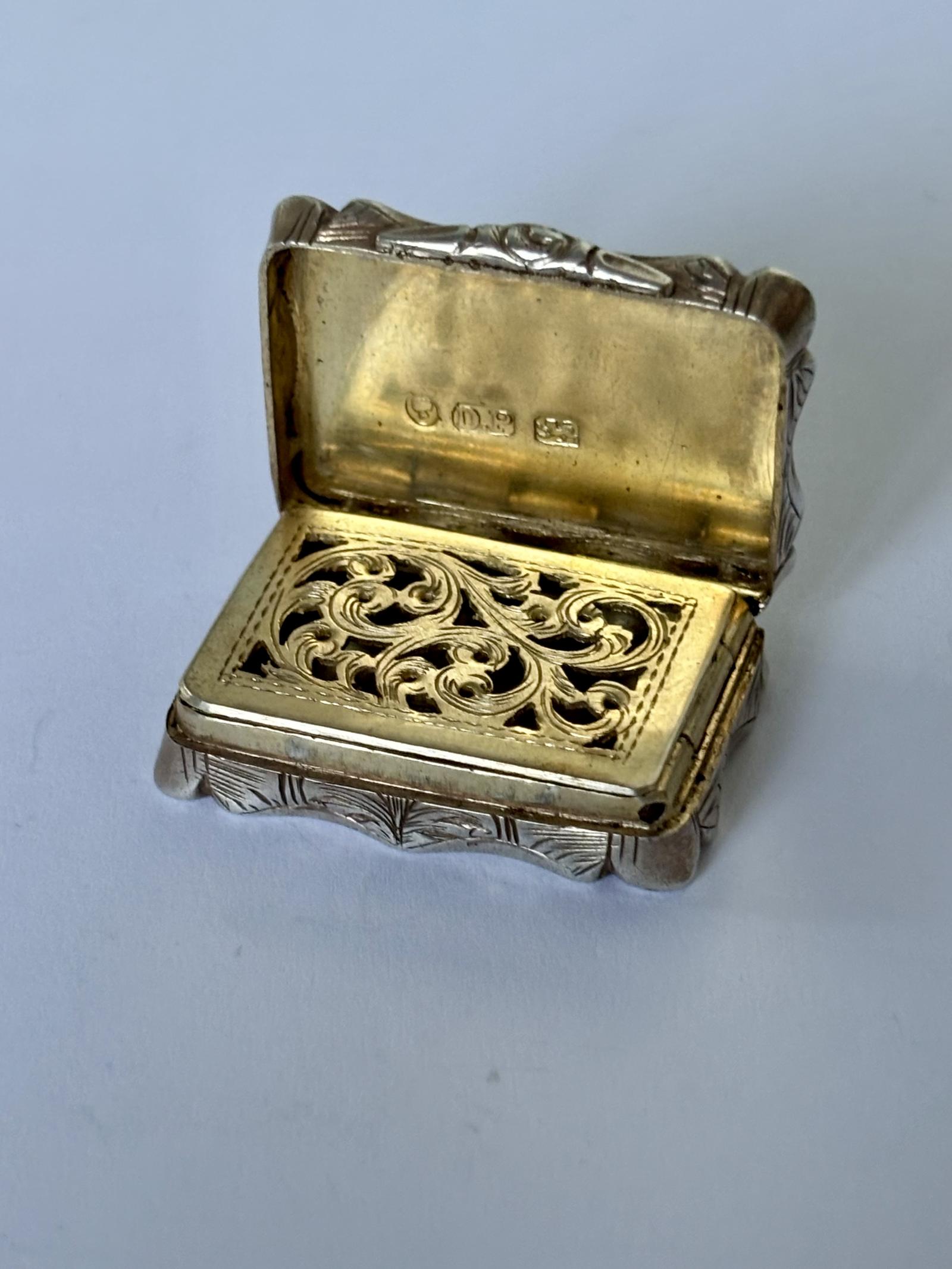 Early Victorian Silver Gilt Vinaigrette Birmingham 1855 DAVID PETTIFER (1 of 11) Early Victorian Silver Gilt Vinaigrette Birmingham 1855 DAVID PETTIFER (1 of 11)