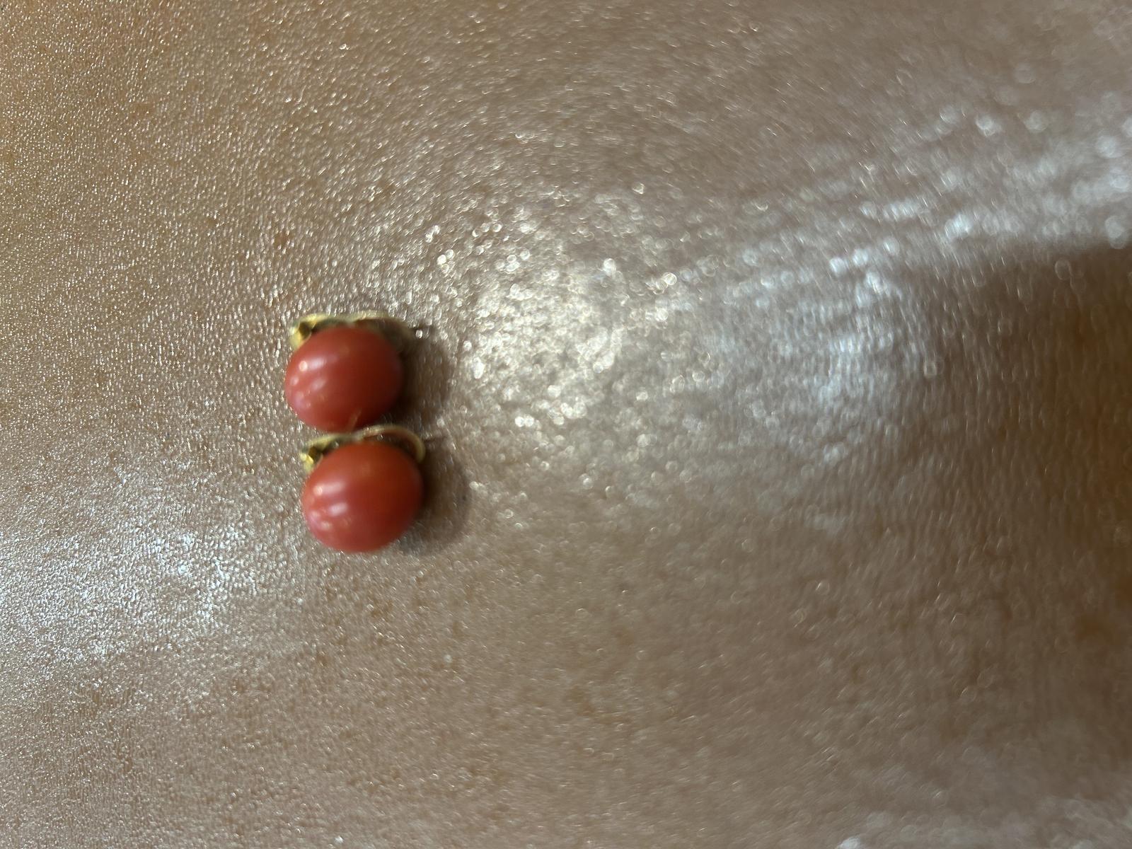 18ct Coral Clip on Earrings (1 of 2) 18ct Coral Clip on Earrings (1 of 2)