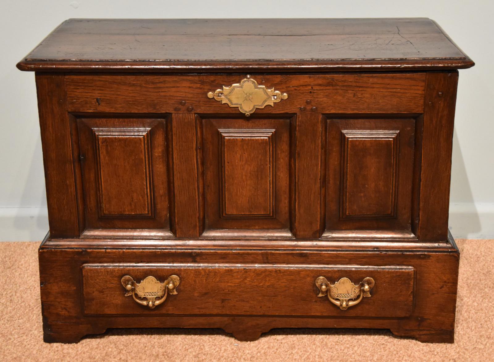 18th Century Welsh Oak Marriage Coffor Bach / Coffer (1 of 8) 18th Century Welsh Oak Marriage Coffor Bach / Coffer (1 of 8)