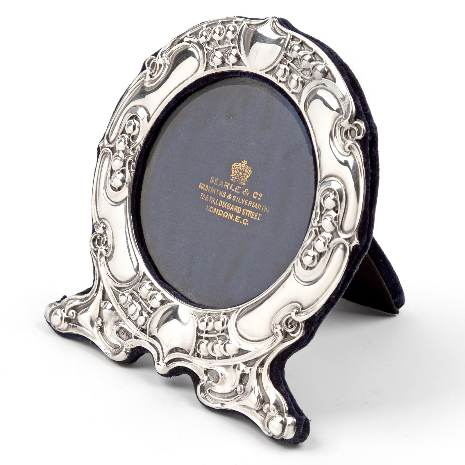 Art Nouveau Style Goldsmiths & Silversmiths Circular Silver Frame (1 of 5) Art Nouveau Style Goldsmiths & Silversmiths Circular Silver Frame (1 of 5)