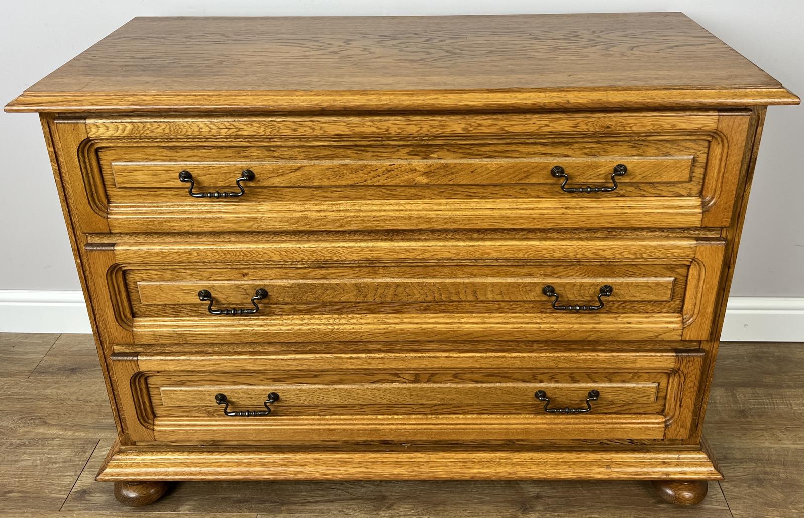 Chest of Drawers Vintage 3 Drawers Carved Storage (1 of 13) Chest of Drawers Vintage 3 Drawers Carved Storage (1 of 13)