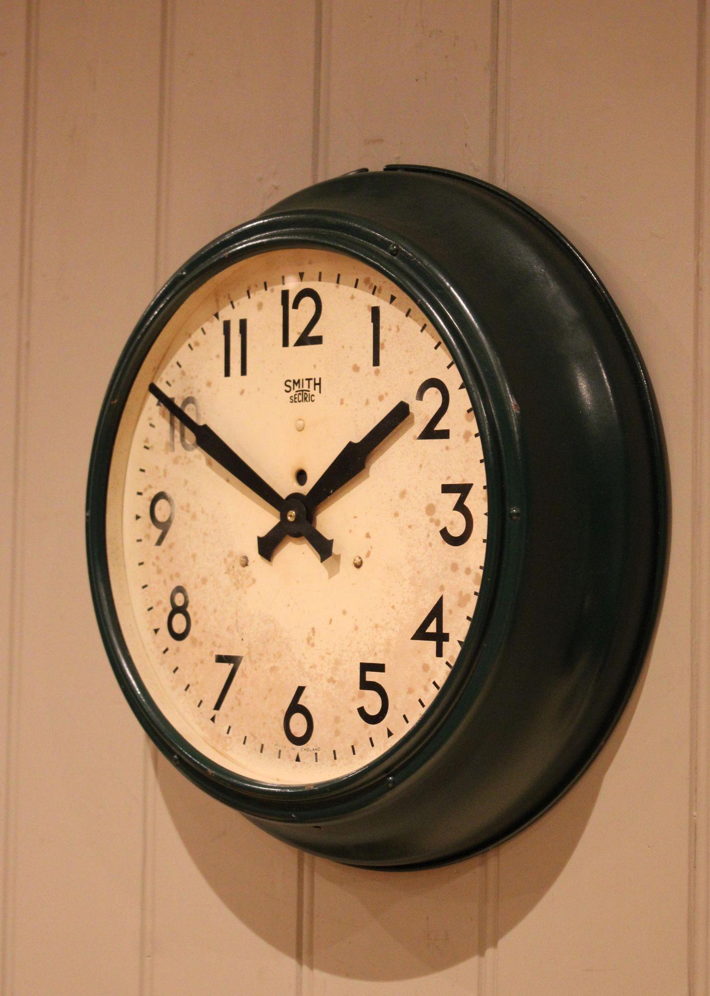 Original Green Metal Wall Clock (1 of 11) Original Green Metal Wall Clock (1 of 11)