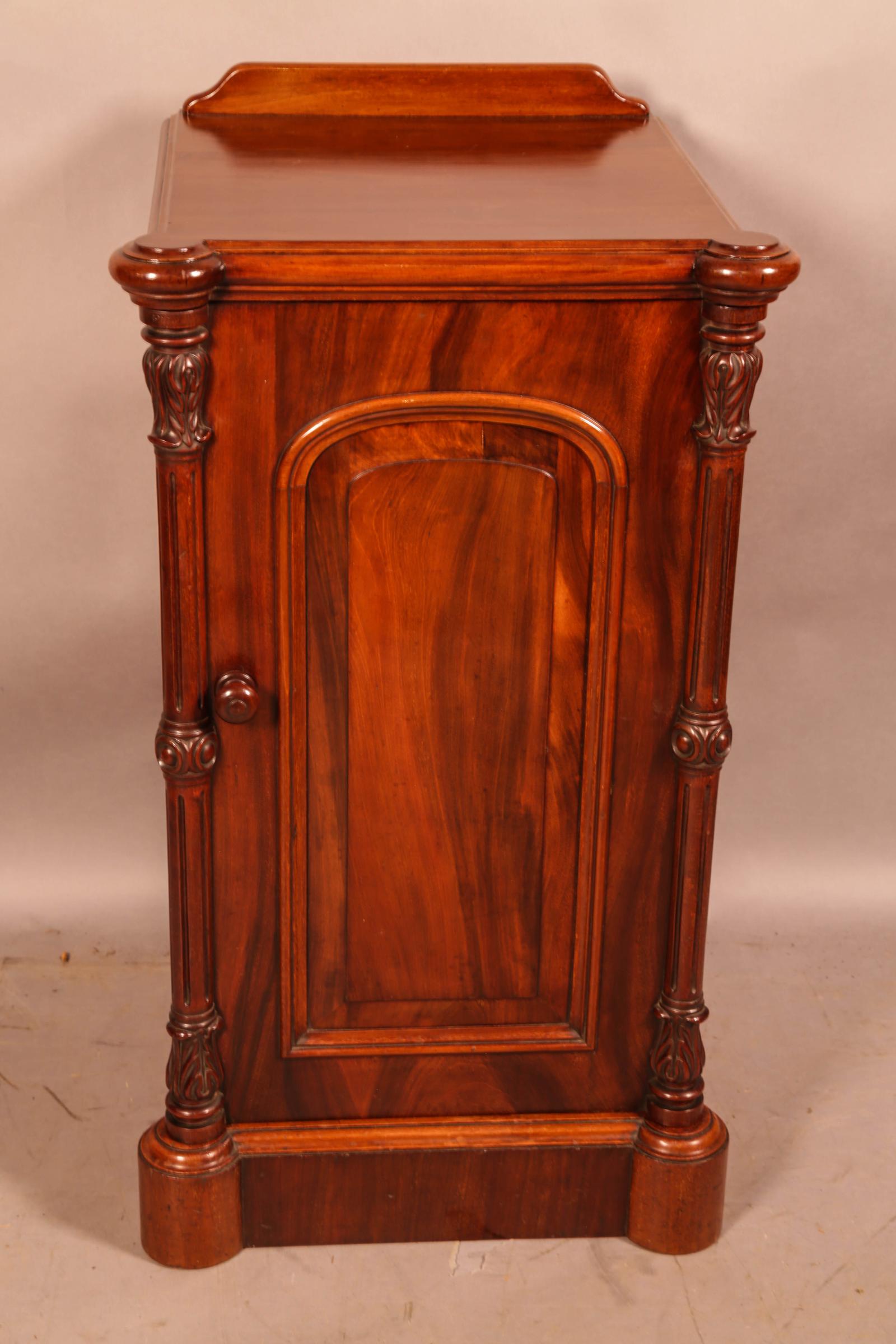 Victorian Bedside Cupboard (1 of 6) Victorian Bedside Cupboard (1 of 6)