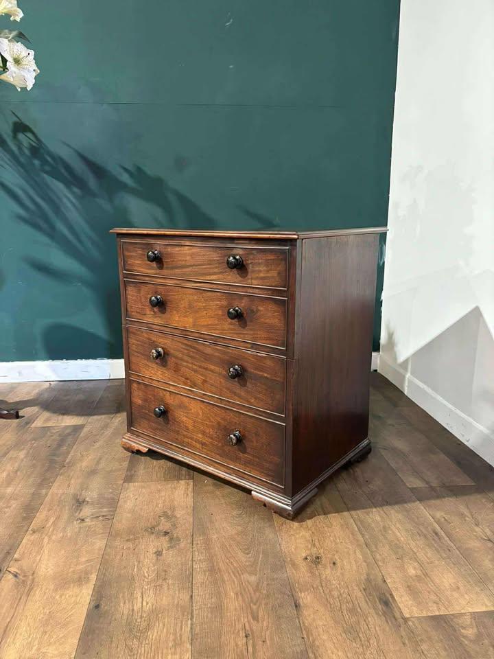Victorian Mahogany Commode Chest (1 of 17)