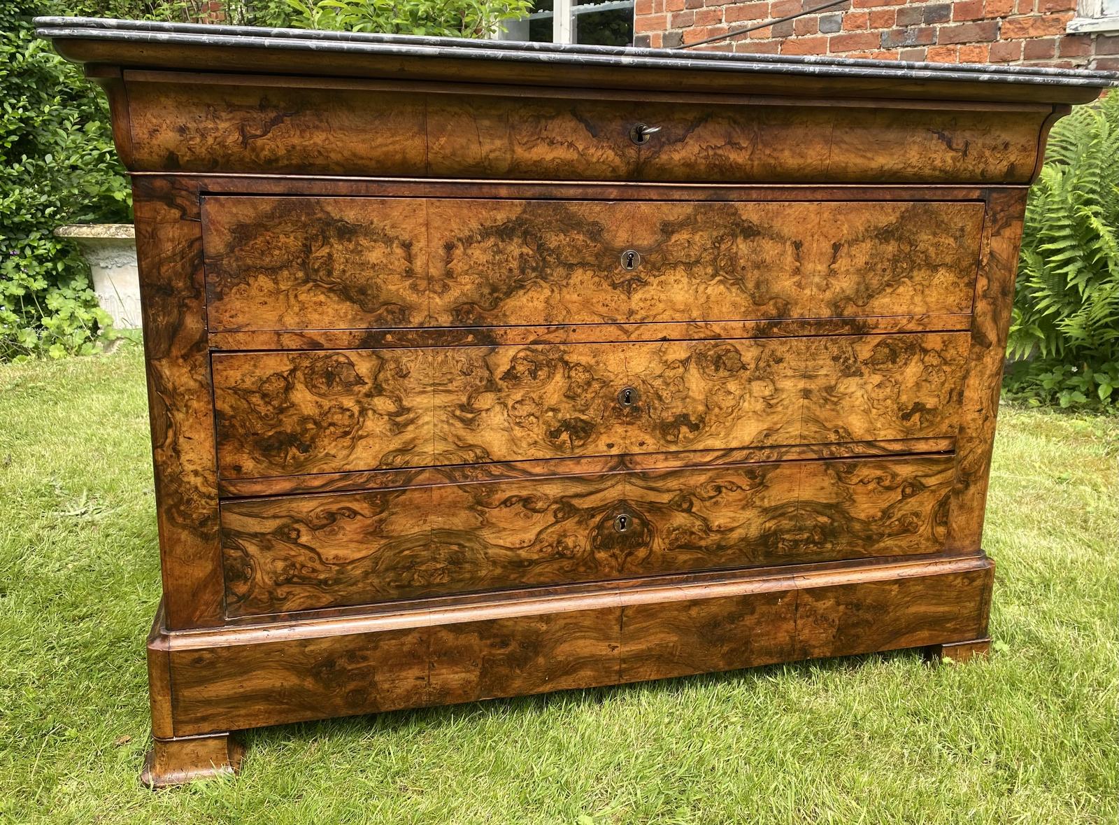 Burr Walnut Commode (1 of 8) Burr Walnut Commode (1 of 8)