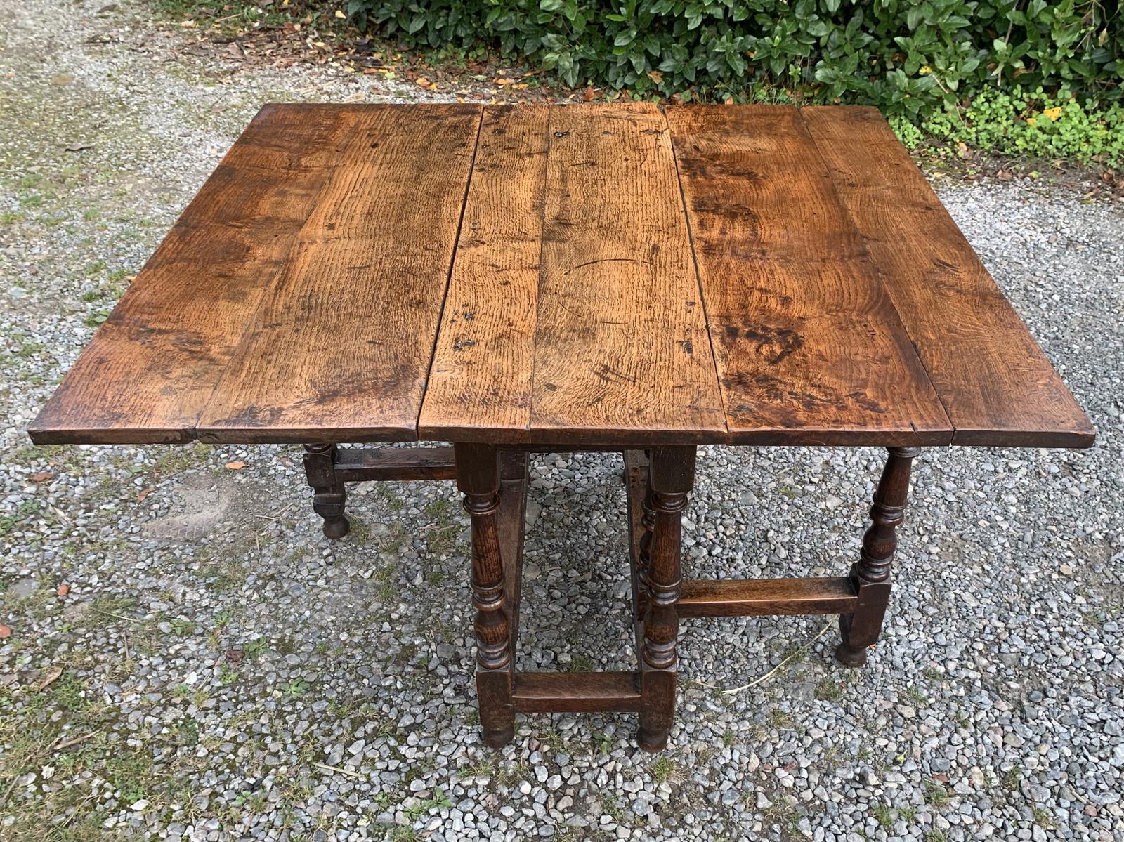 Small Antique 18th Century Oak Gateleg Table (1 of 27) Small Antique 18th Century Oak Gateleg Table (1 of 27)