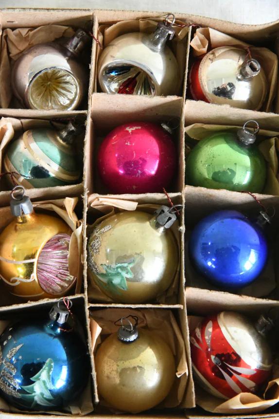 12 Vintage Glass Christmas Tree Ornaments (1 of 10)