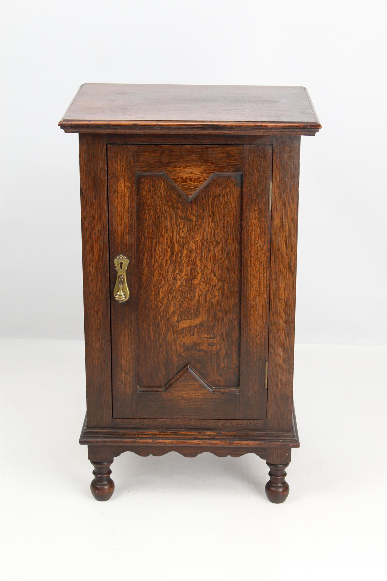 Edwardian Oak Bedside Cabinet (1 of 13) Edwardian Oak Bedside Cabinet (1 of 13)